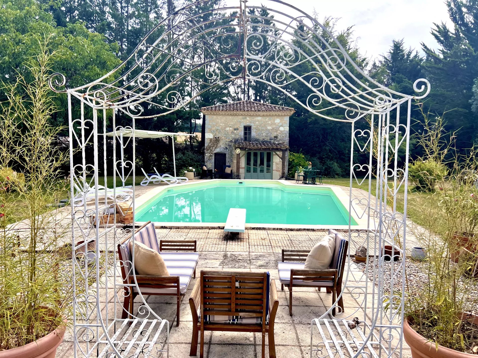 6-bed farmhouse with 4-bed guest house, 2 pools and outbuildings, Aquitaine – France – BVI65013