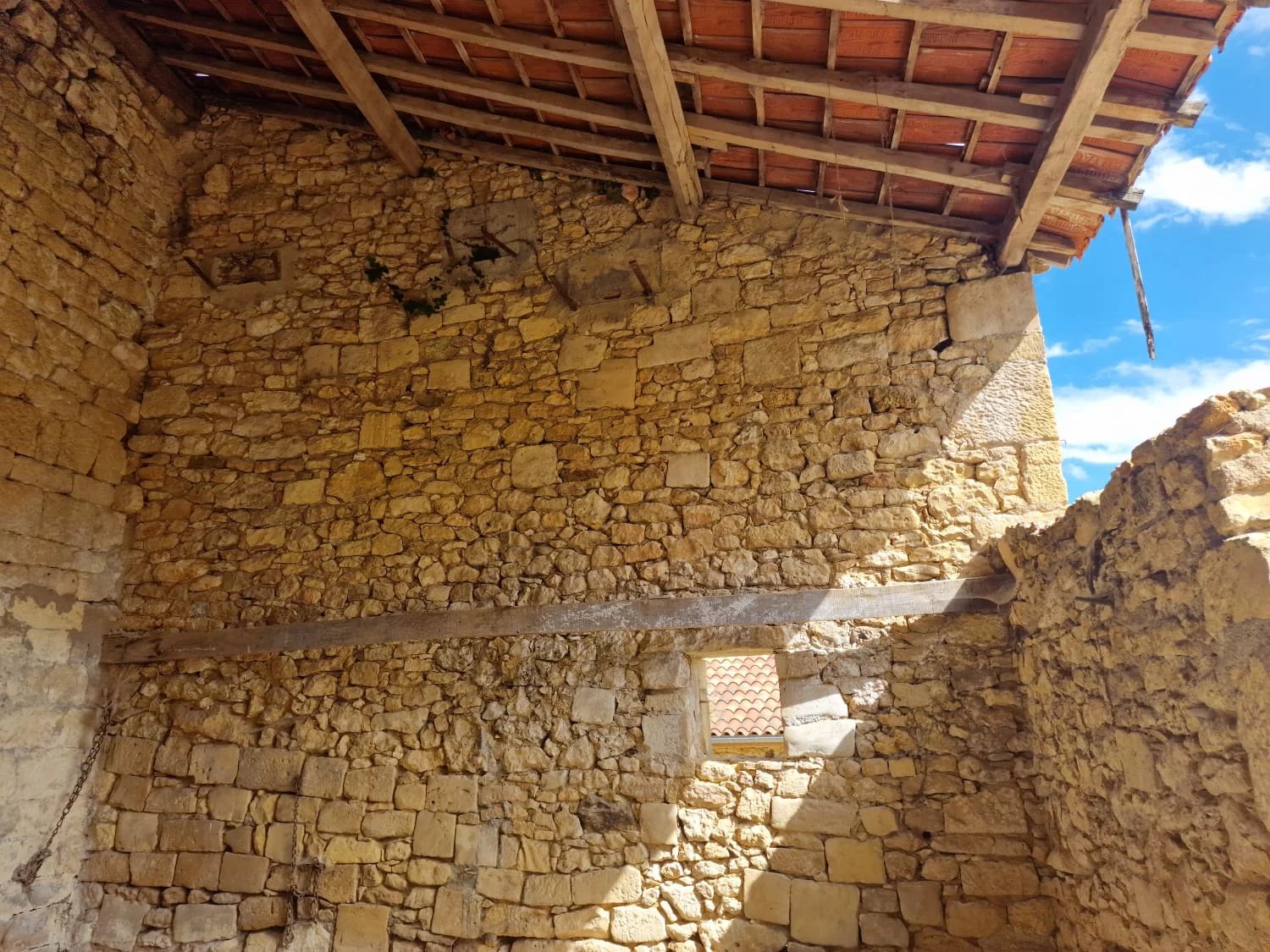 Lovely project in a lovely village with bar –  building to renovate with garden, Aquitaine – France – BVI71999