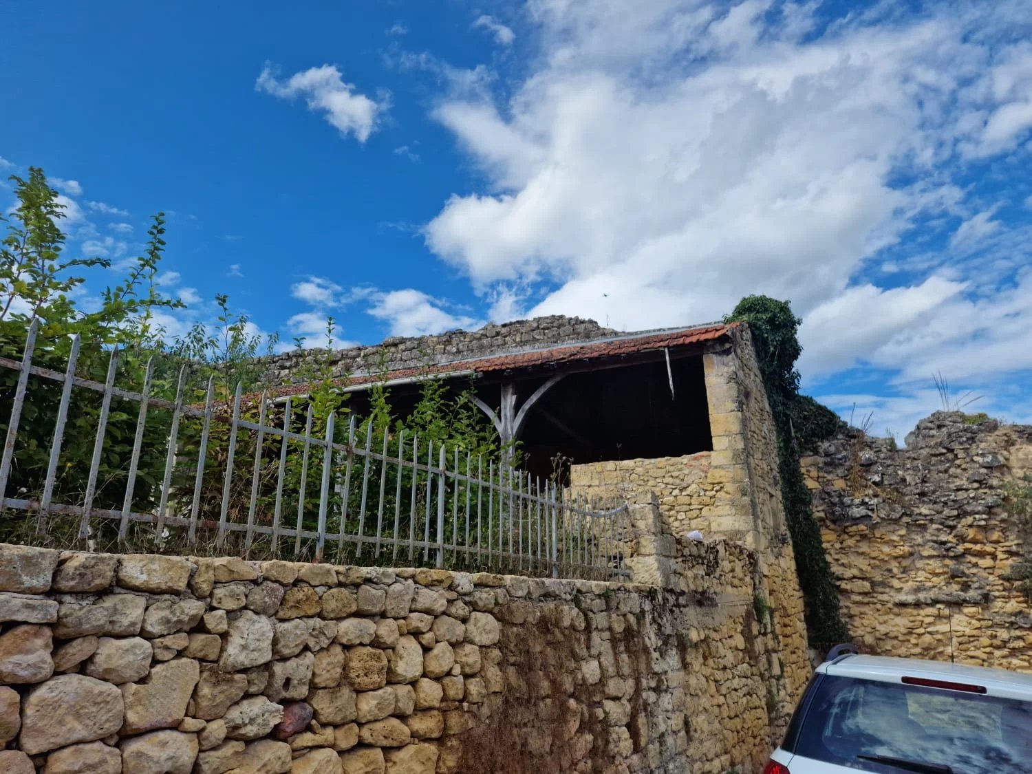 Lovely project in a lovely village with bar –  building to renovate with garden, Aquitaine – France – BVI71999