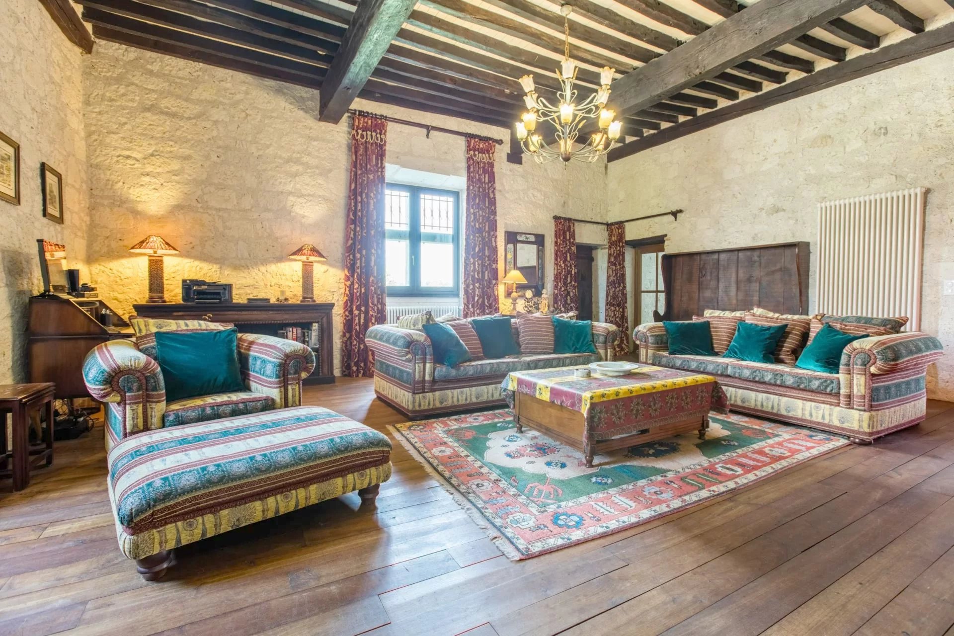Prestigious manor house overlooking the valley, Aquitaine – France – BVI64905