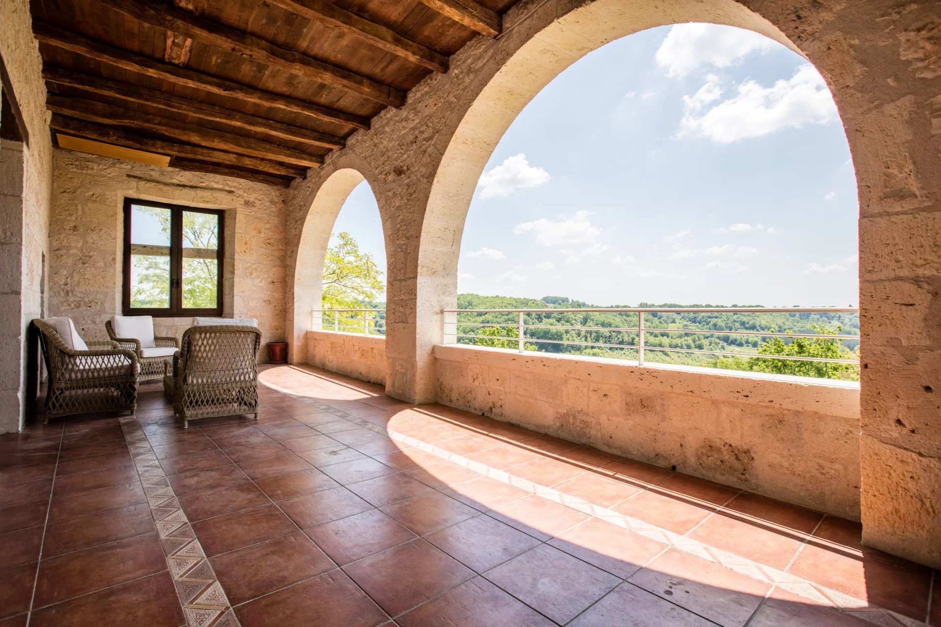 Prestigious manor house overlooking the valley, Aquitaine – France – BVI64905