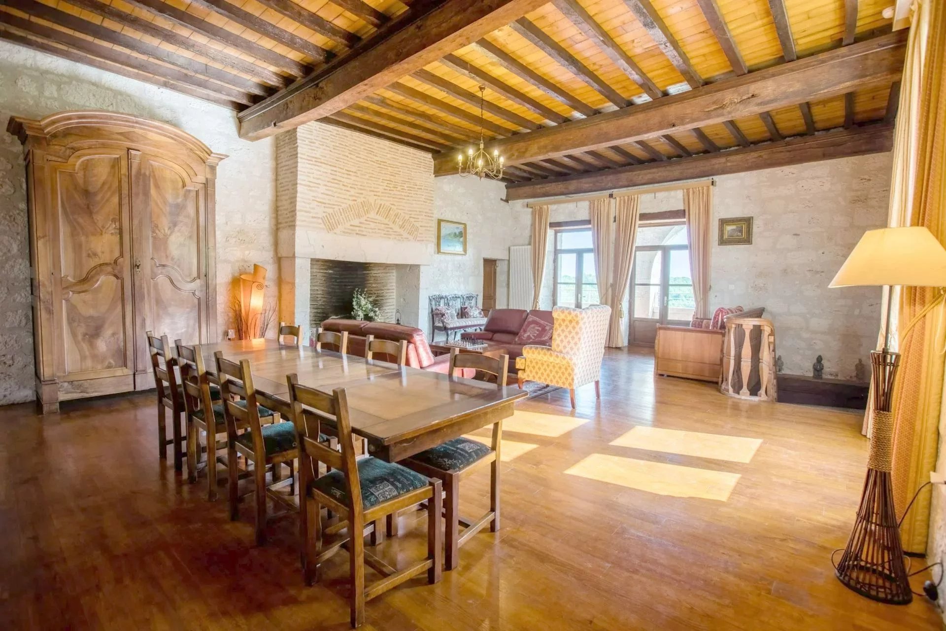 Prestigious manor house overlooking the valley, Aquitaine – France – BVI64905