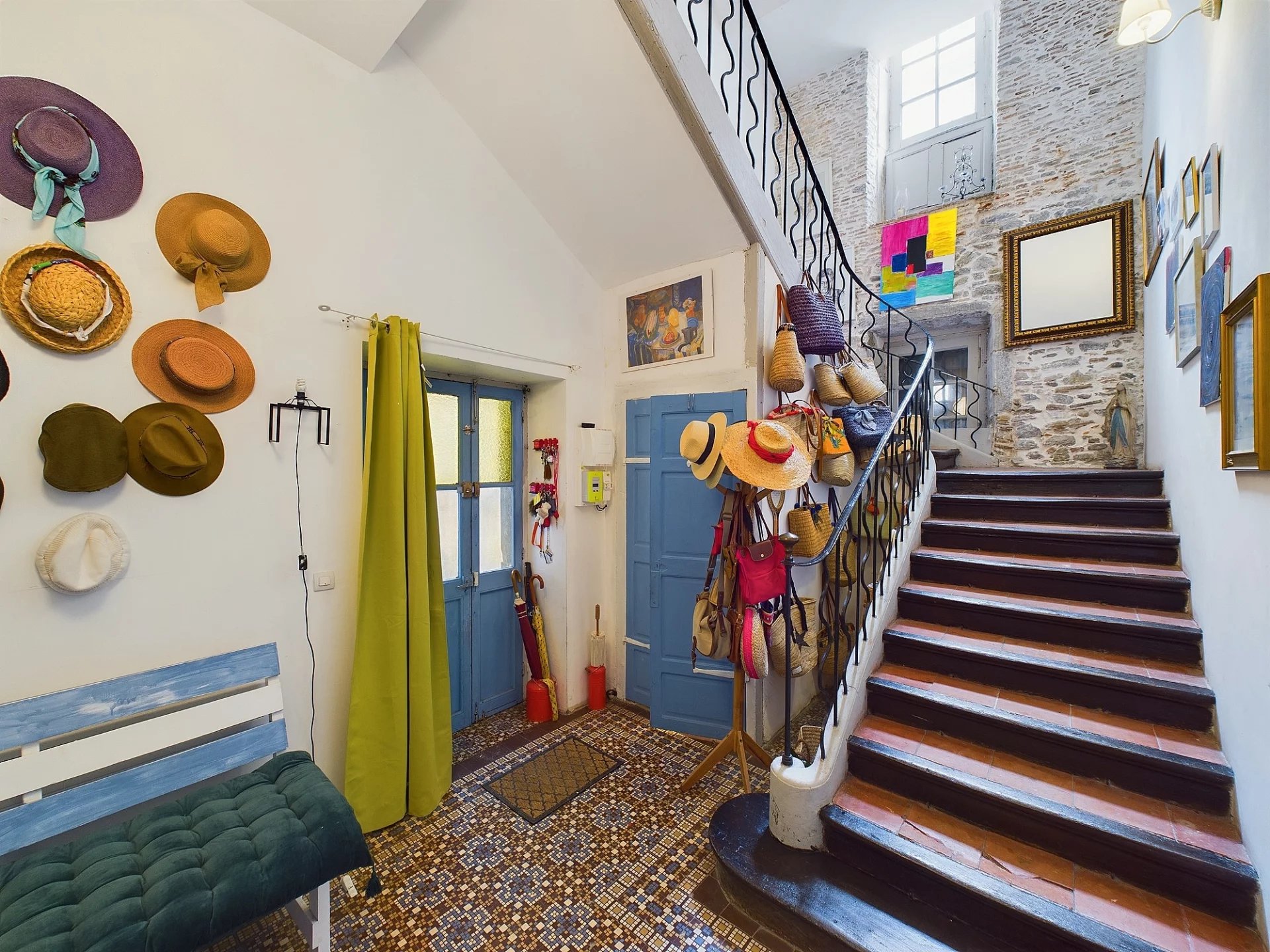 Bourgeois 17th century townhouse in heart of Carcassonne with roof terrace and courtyard entrance, Languedoc-Roussillon – France – BVI73843