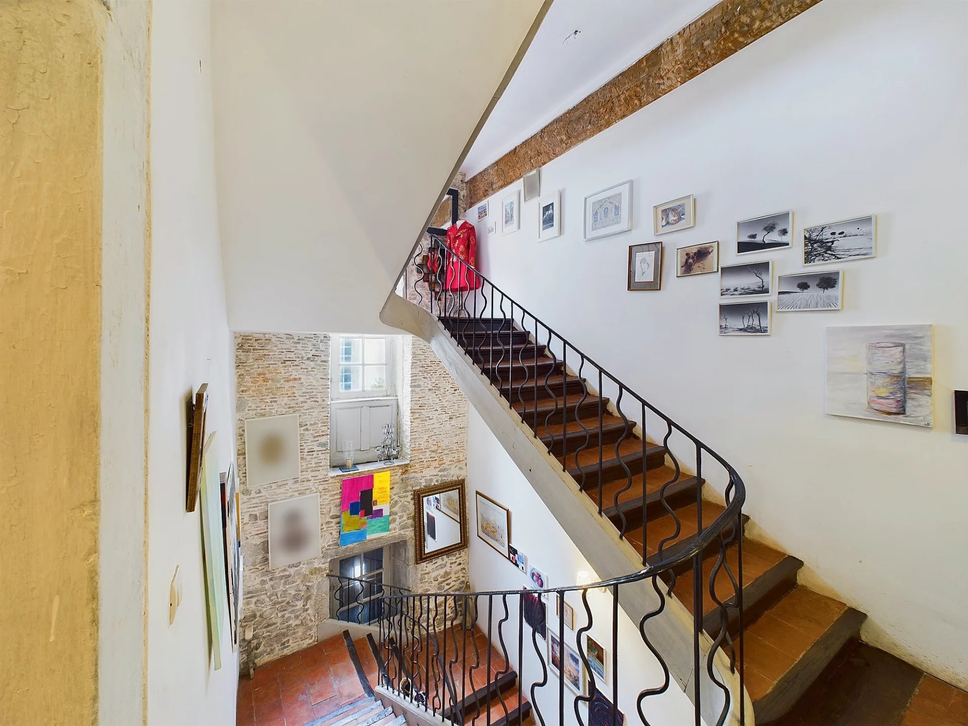 Bourgeois 17th century townhouse in heart of Carcassonne with roof terrace and courtyard entrance, Languedoc-Roussillon – France – BVI73843