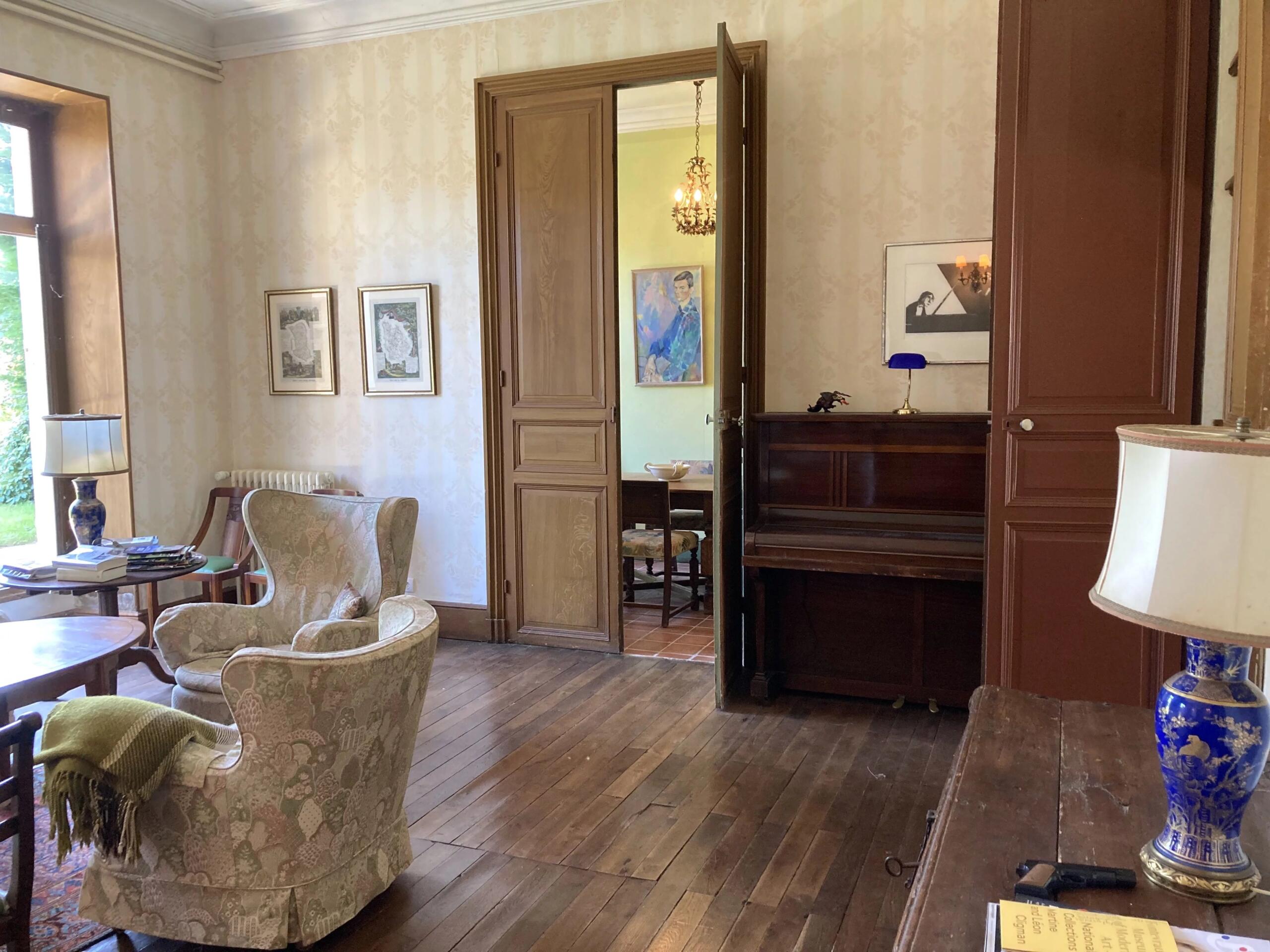 Beautiful townhouse with pool and music hall, Poitou-Charentes – France – BVI71577