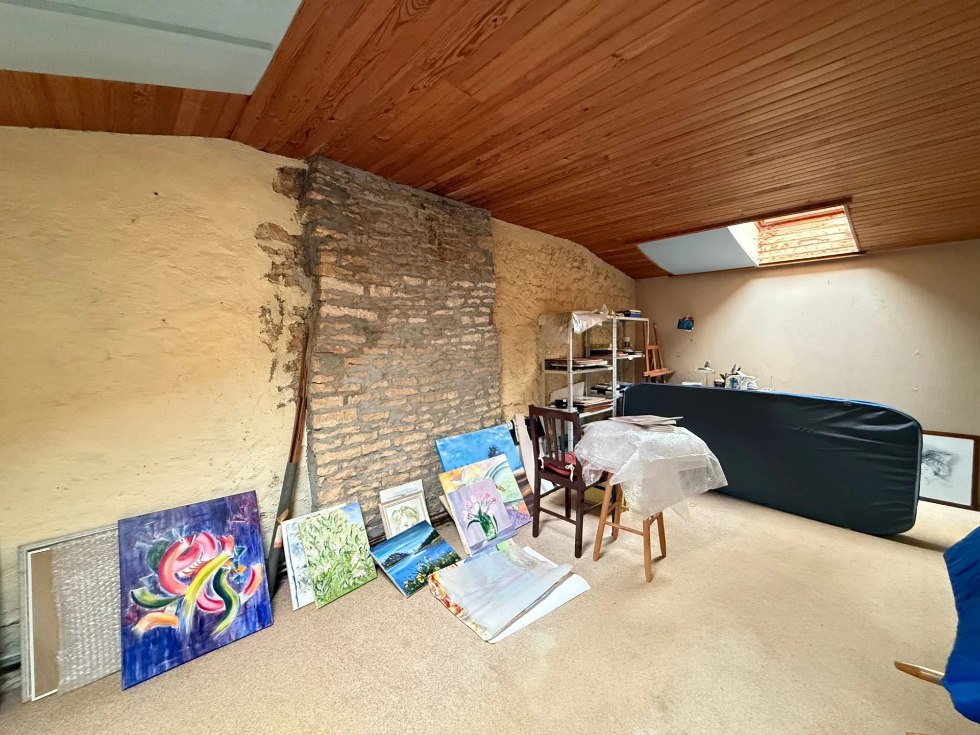 Beautiful 4-Bedroom Stone Property in a Tranquil Neighbourhood, Poitou-Charentes – France – BVI81013