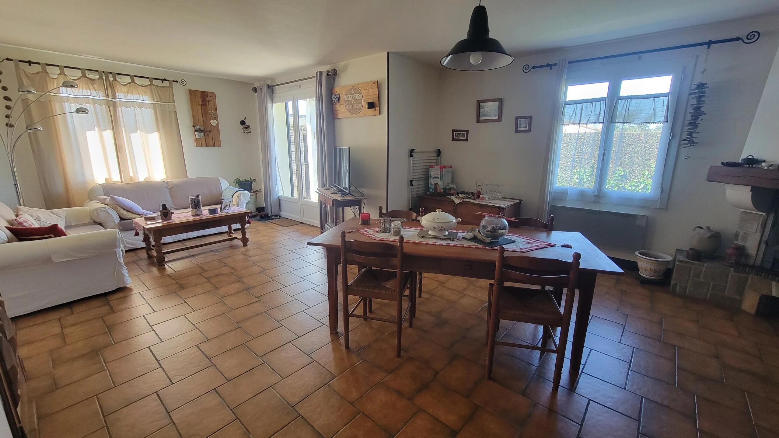 Near Ruffec, a single-storey detached house with three bedrooms, a garage and a garden, Poitou-Charentes – France – BVI85378