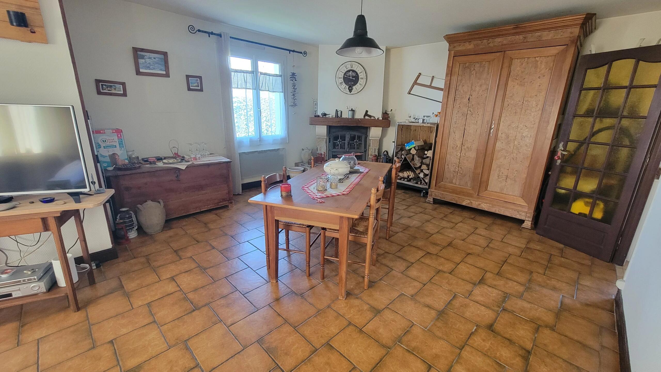 Near Ruffec, a single-storey detached house with three bedrooms, a garage and a garden, Poitou-Charentes – France – BVI85378