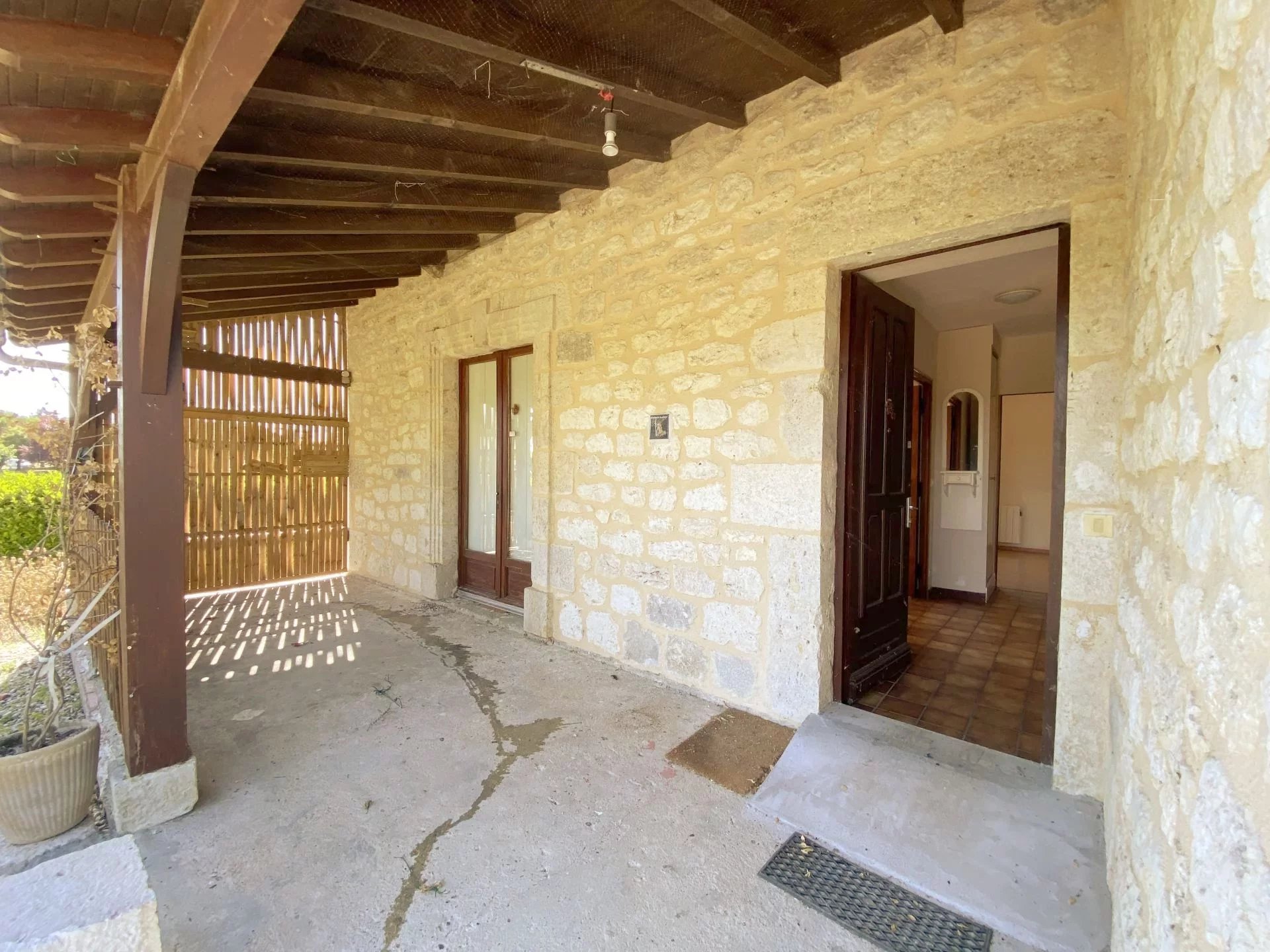 Beautiful stone villa waiting to be revitalised, Aquitaine – France – BVI72056