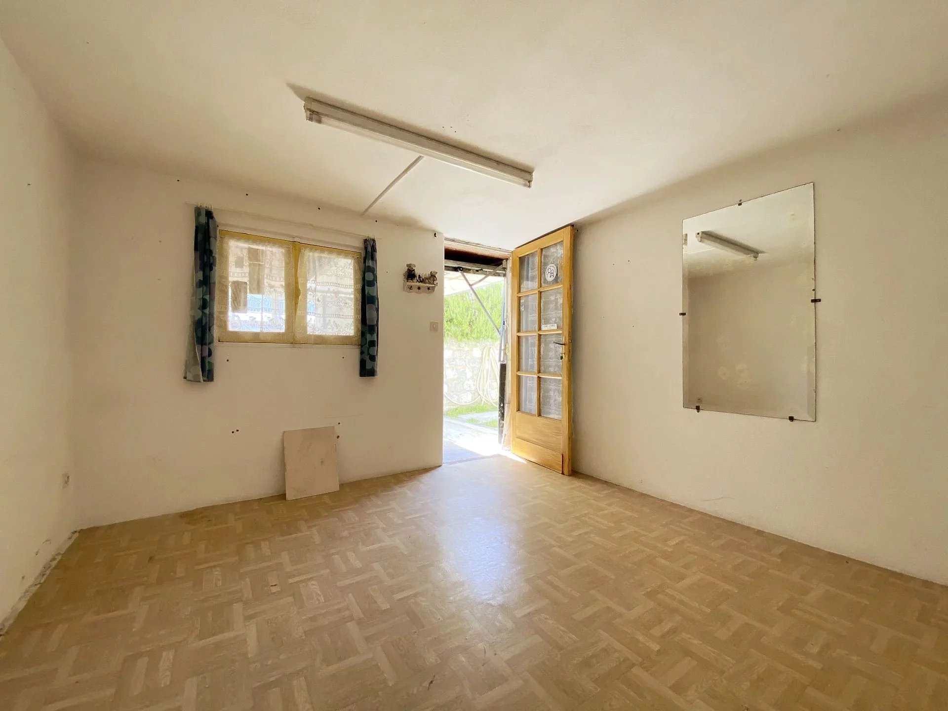 Beautiful stone villa waiting to be revitalised, Aquitaine – France – BVI72056