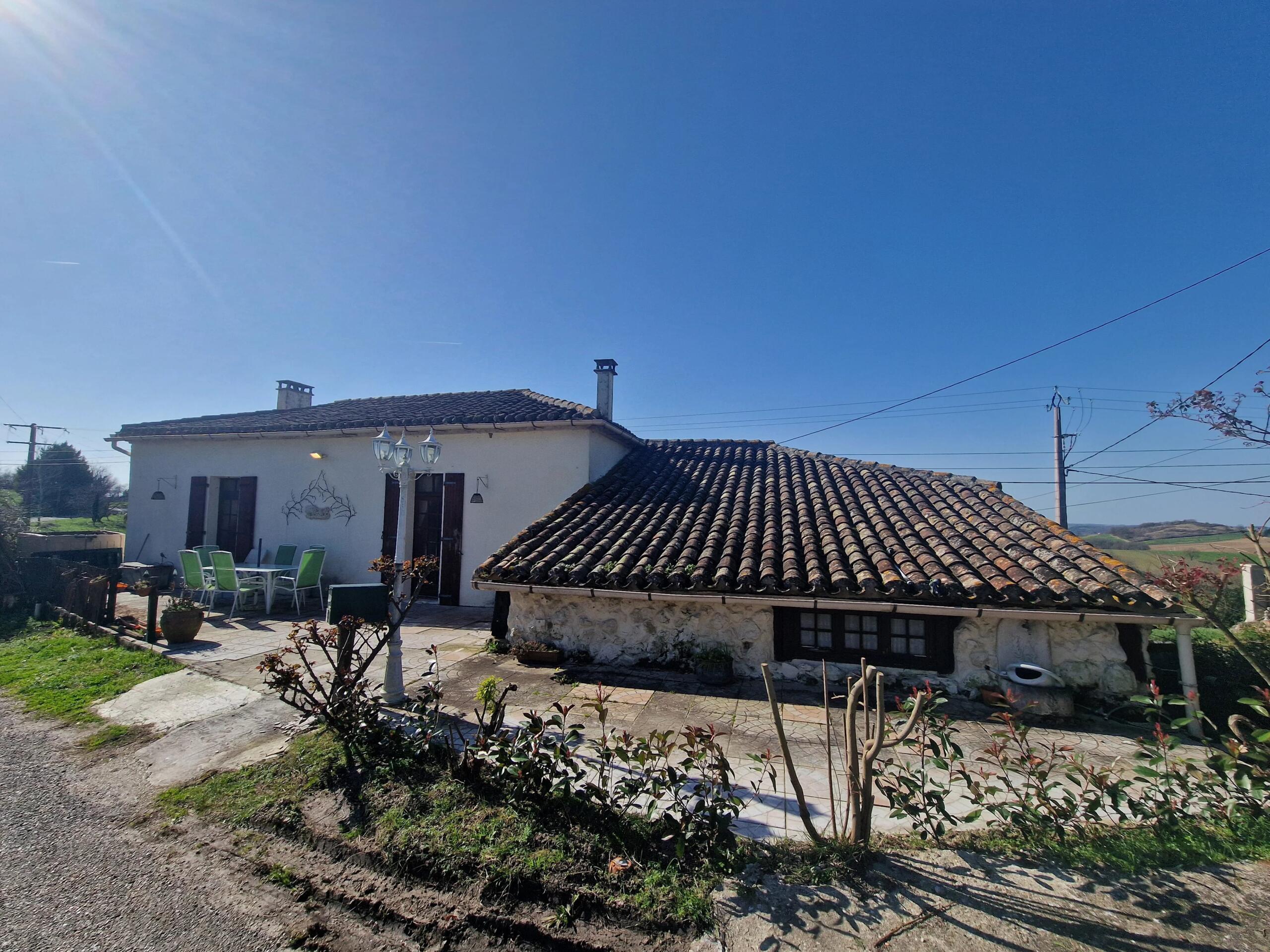 Charming stone property with pool on outskirts of a village, Aquitaine – France – BVI70941