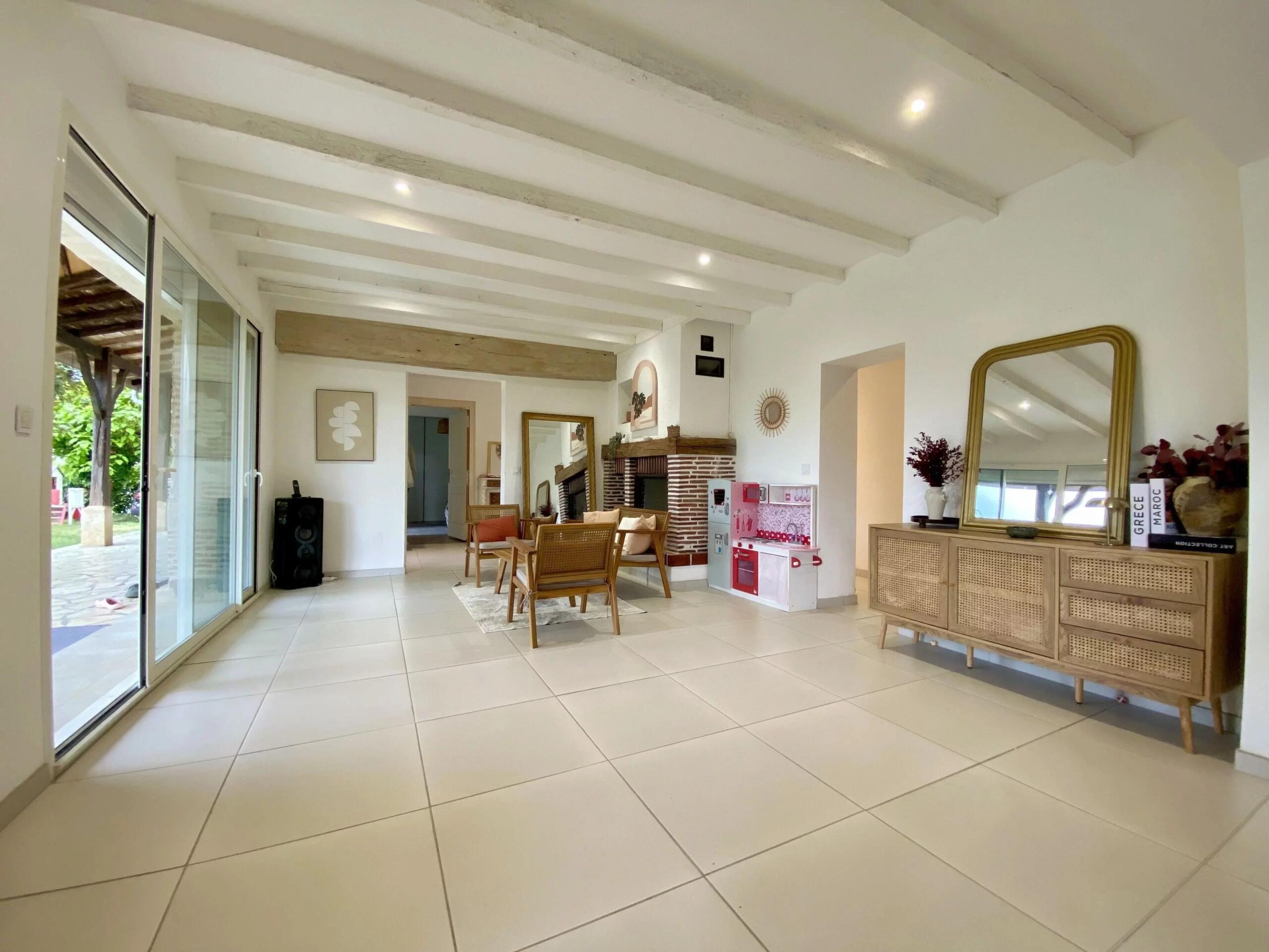 Lovely, light-filled country house near all amenities, Aquitaine – France – BVI85118