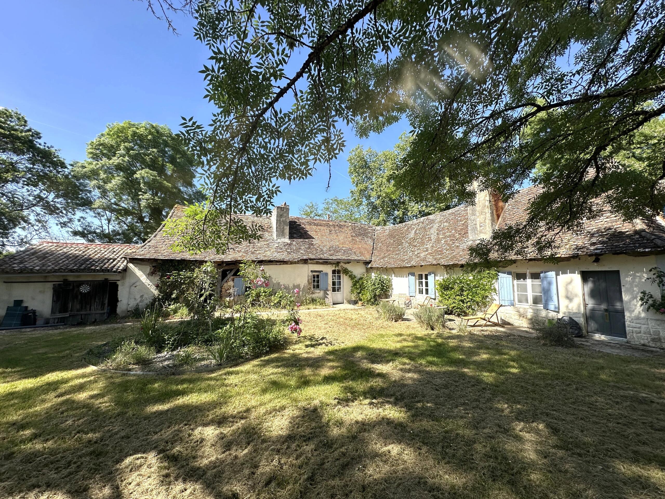 Character Perigord Stone House with Outbuildings and Over 4,000 m² of Land – Near Montpon-Ménestérol, S W France, Aquitaine – France – BVI81951