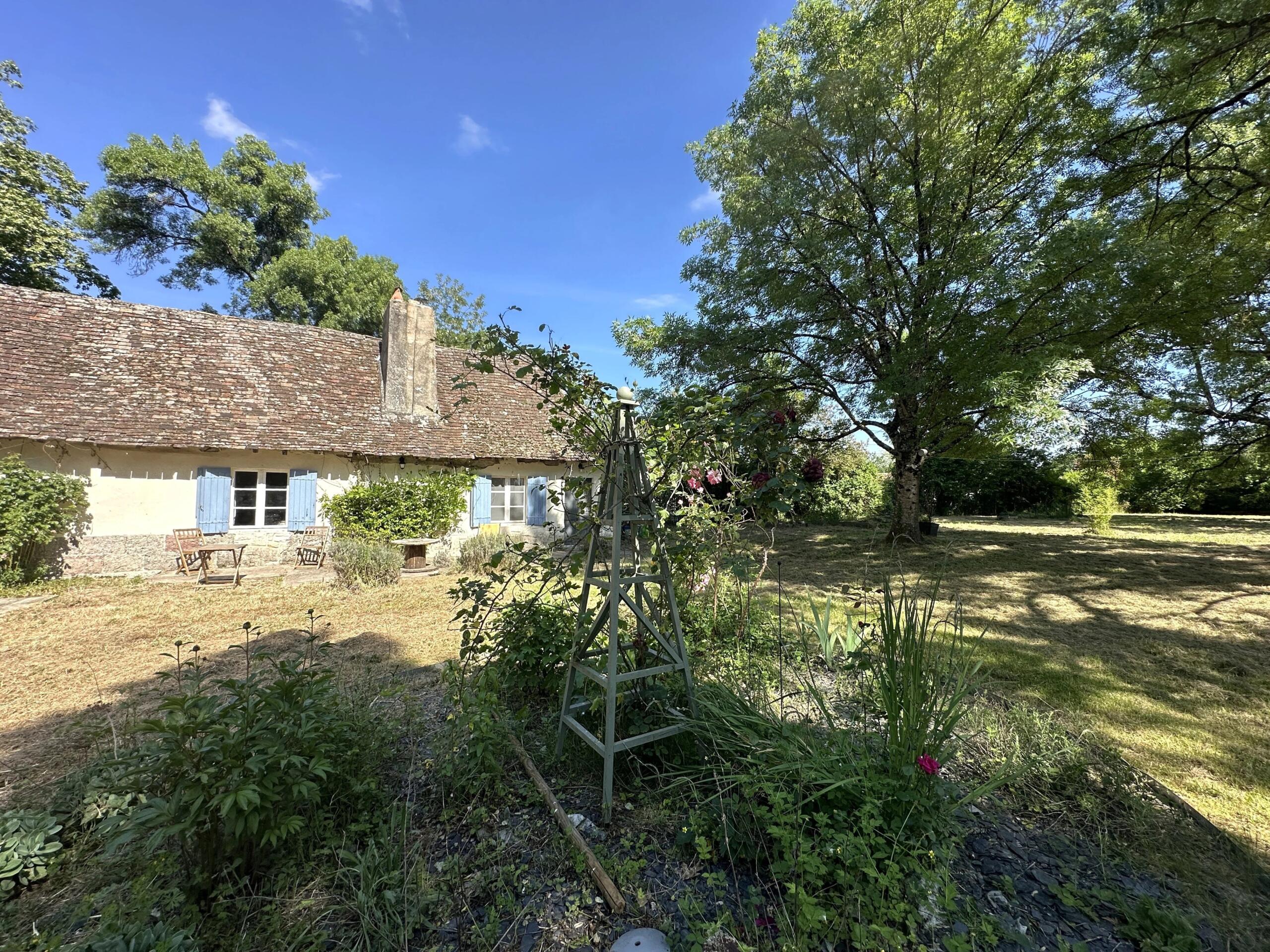 Character Perigord Stone House with Outbuildings and Over 4,000 m² of Land – Near Montpon-Ménestérol, S W France, Aquitaine – France – BVI81951