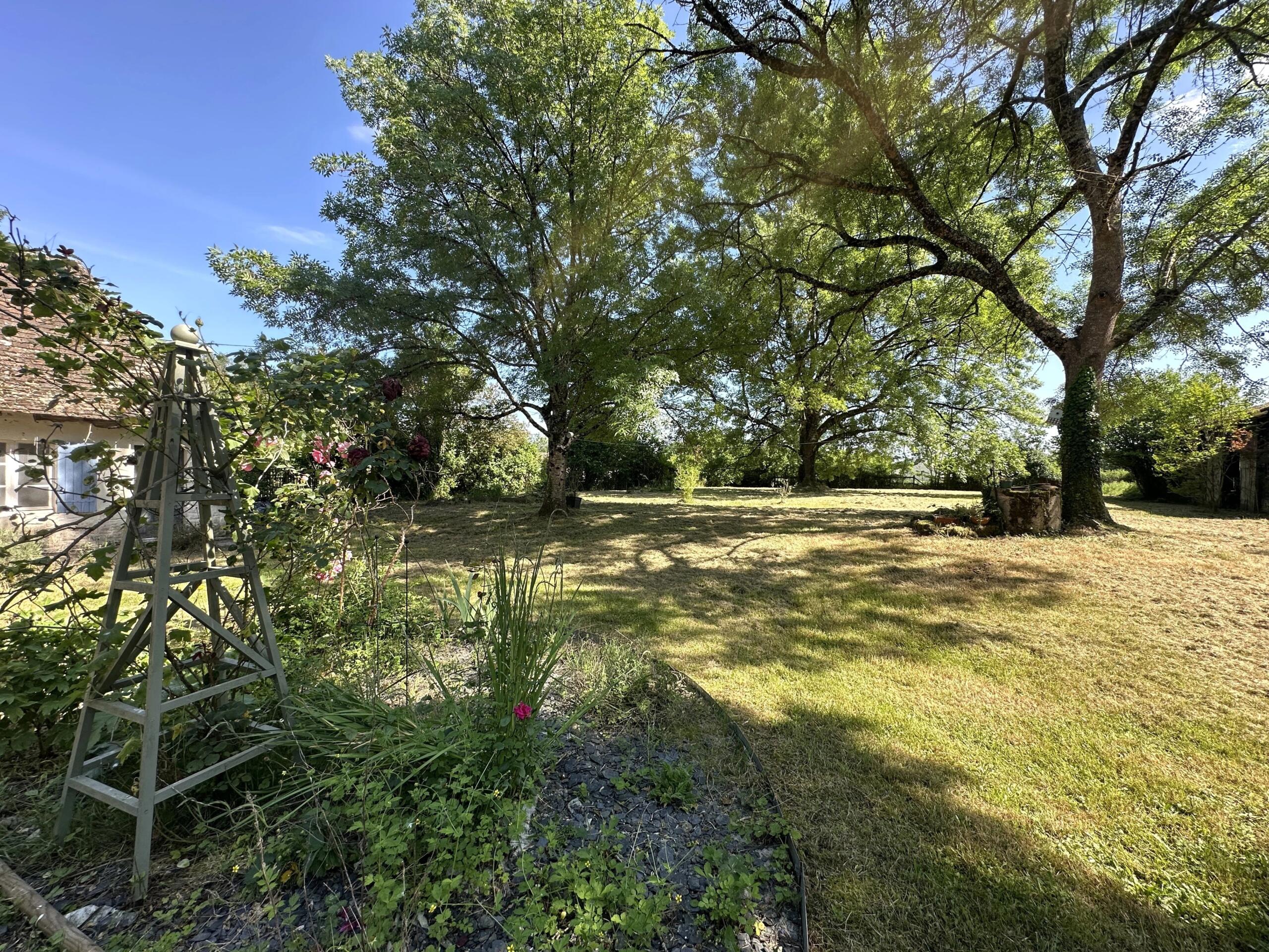 Character Perigord Stone House with Outbuildings and Over 4,000 m² of Land – Near Montpon-Ménestérol, S W France, Aquitaine – France – BVI81951