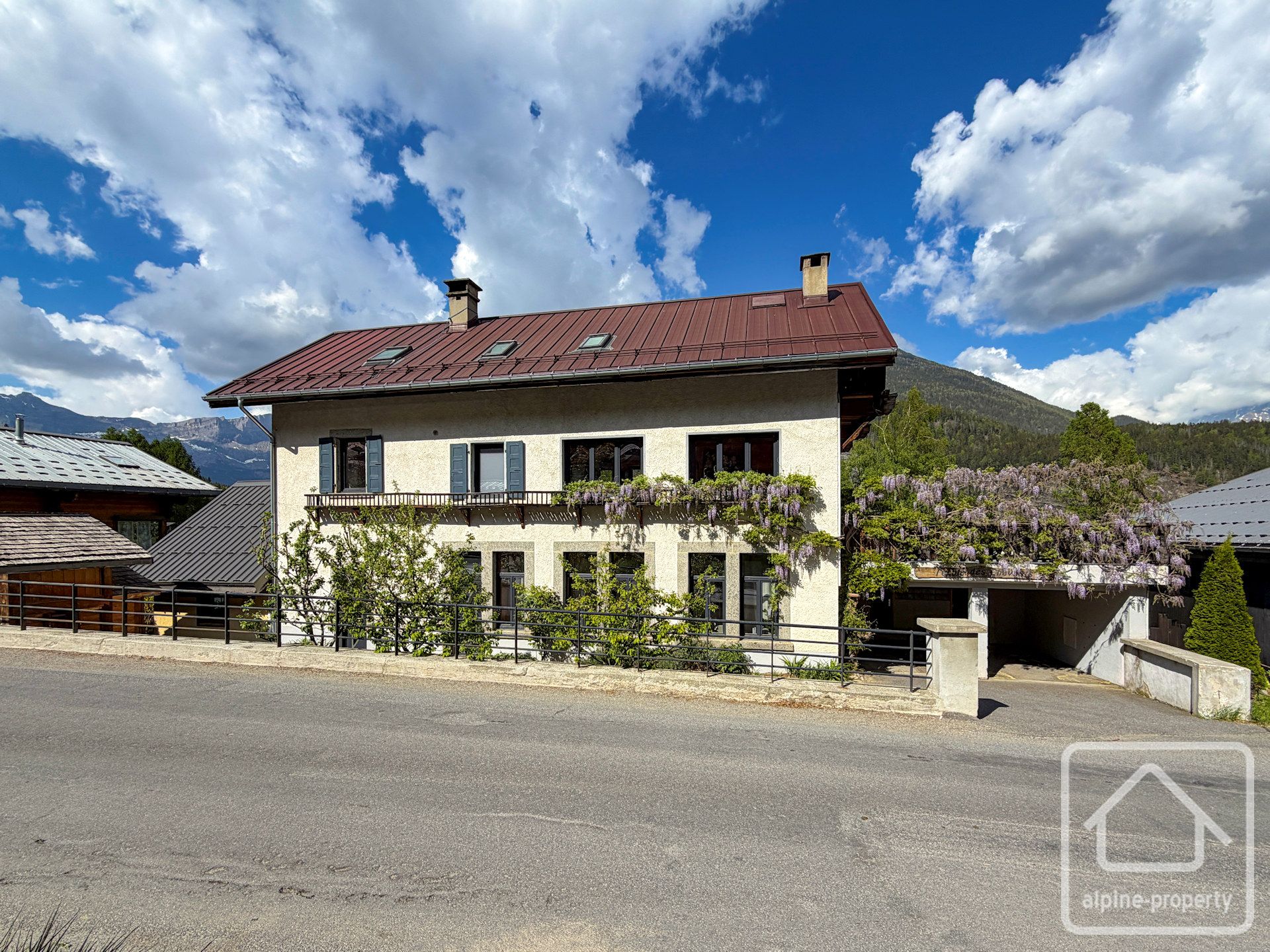 4 Bedroom Duplex Apartment Or Two 2 Bedroom Apartments, Large Terrace With Mont Blanc Views, Close To Ski Lift, 1 Hour From Geneva – CHAVANTSLH