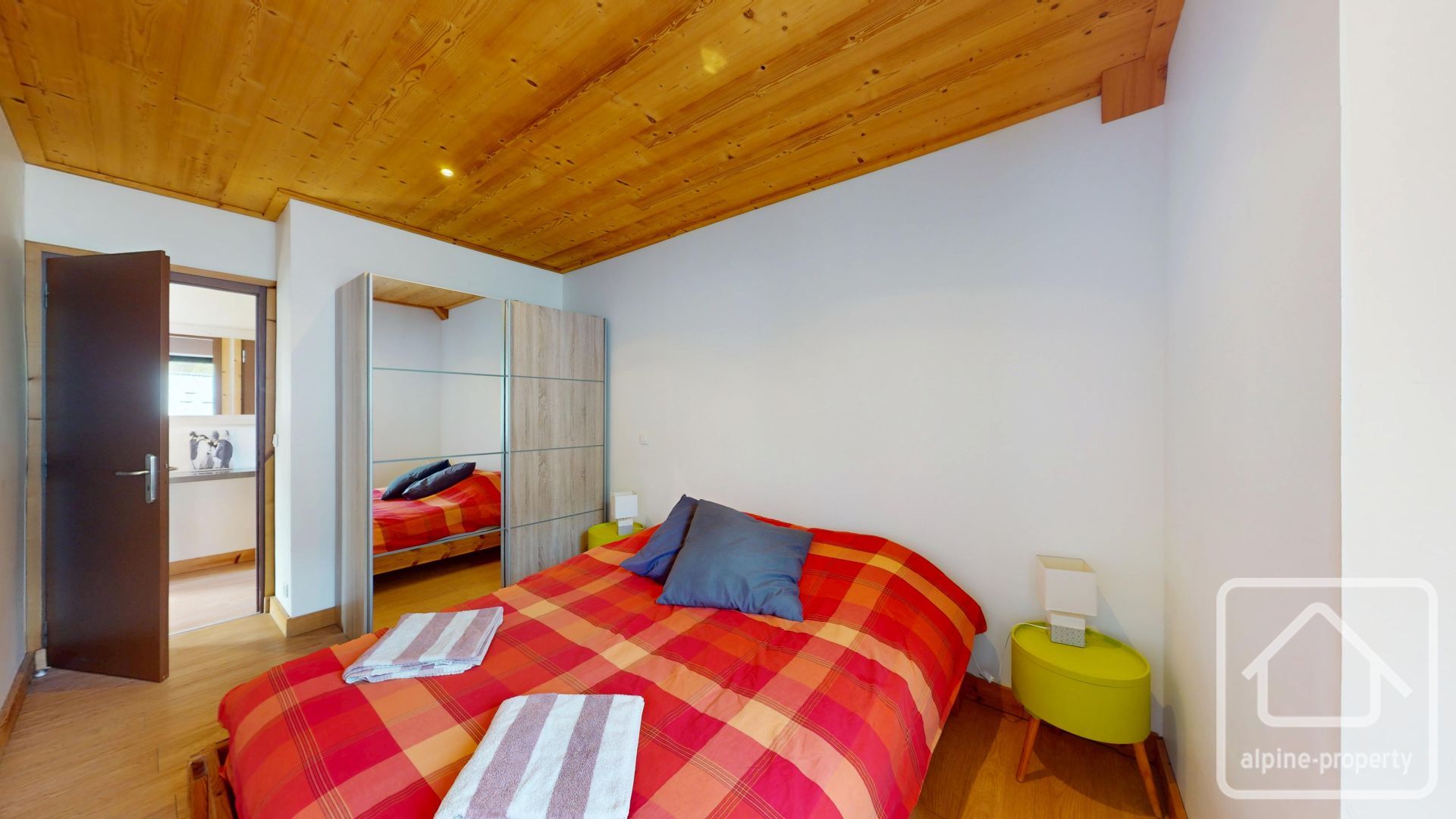 4 Bedroom Duplex Apartment Or Two 2 Bedroom Apartments, Large Terrace With Mont Blanc Views, Close To Ski Lift, 1 Hour From Geneva – CHAVANTSLH