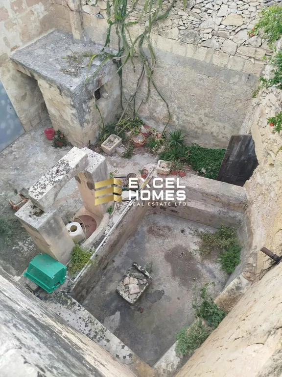 7 bedroom Townhouse in Siggiewi, Malta – 68204