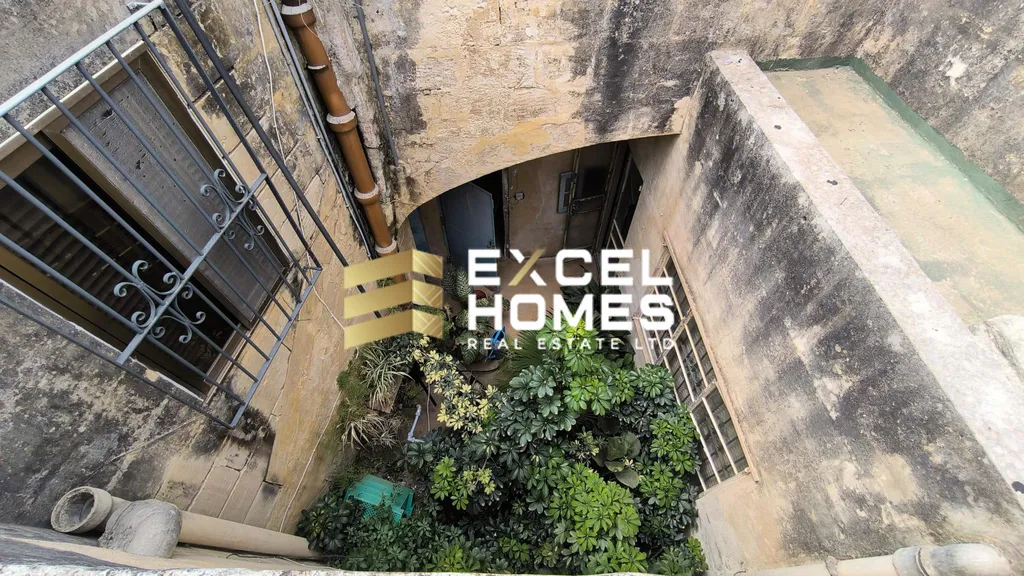 7 bedroom Townhouse in Siggiewi, Malta – 68204