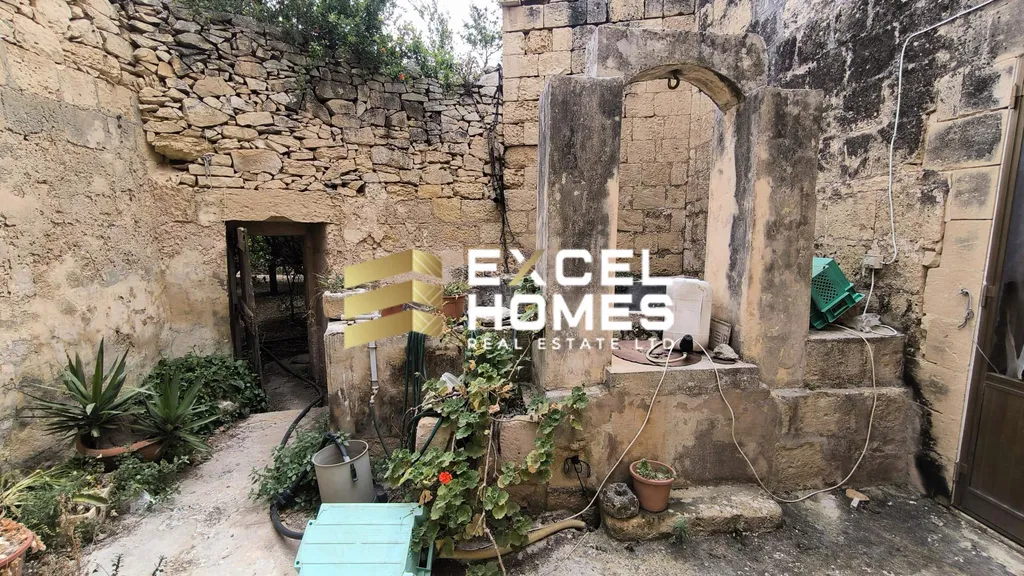 7 bedroom Townhouse in Siggiewi, Malta – 68204