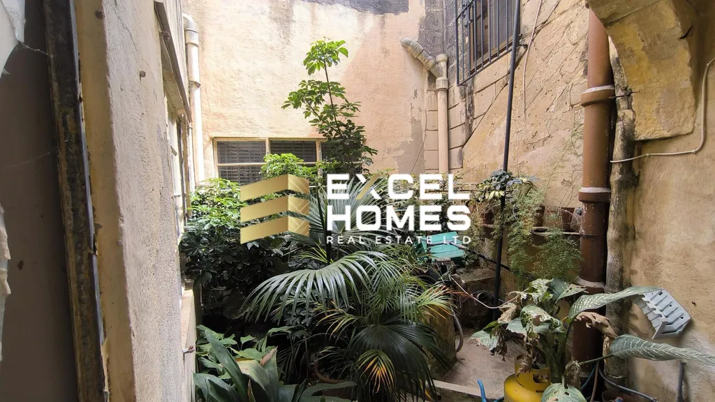 7 bedroom Townhouse in Siggiewi, Malta – 68204