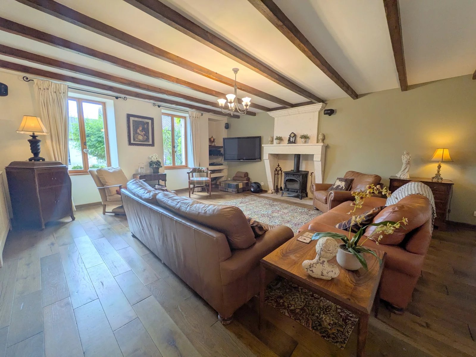 Renovated farmhouse with independent Guest Accommodation and Heated Pool, Poitou-Charentes – France – BVI85434