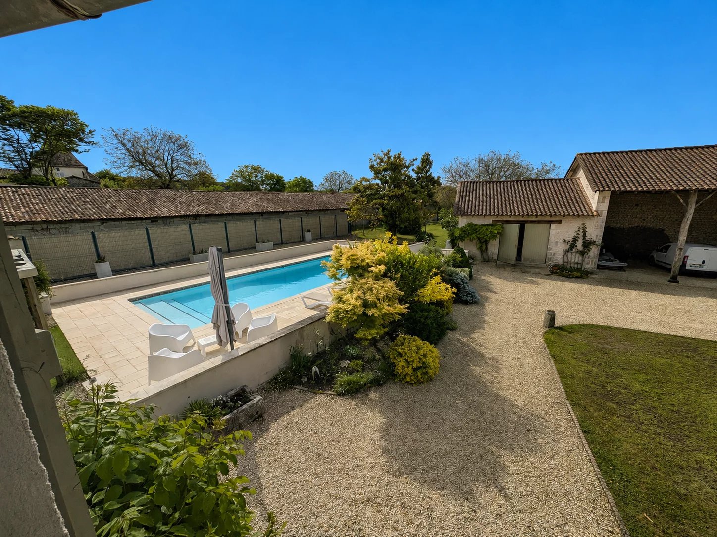 Renovated farmhouse with independent Guest Accommodation and Heated Pool, Poitou-Charentes – France – BVI85434
