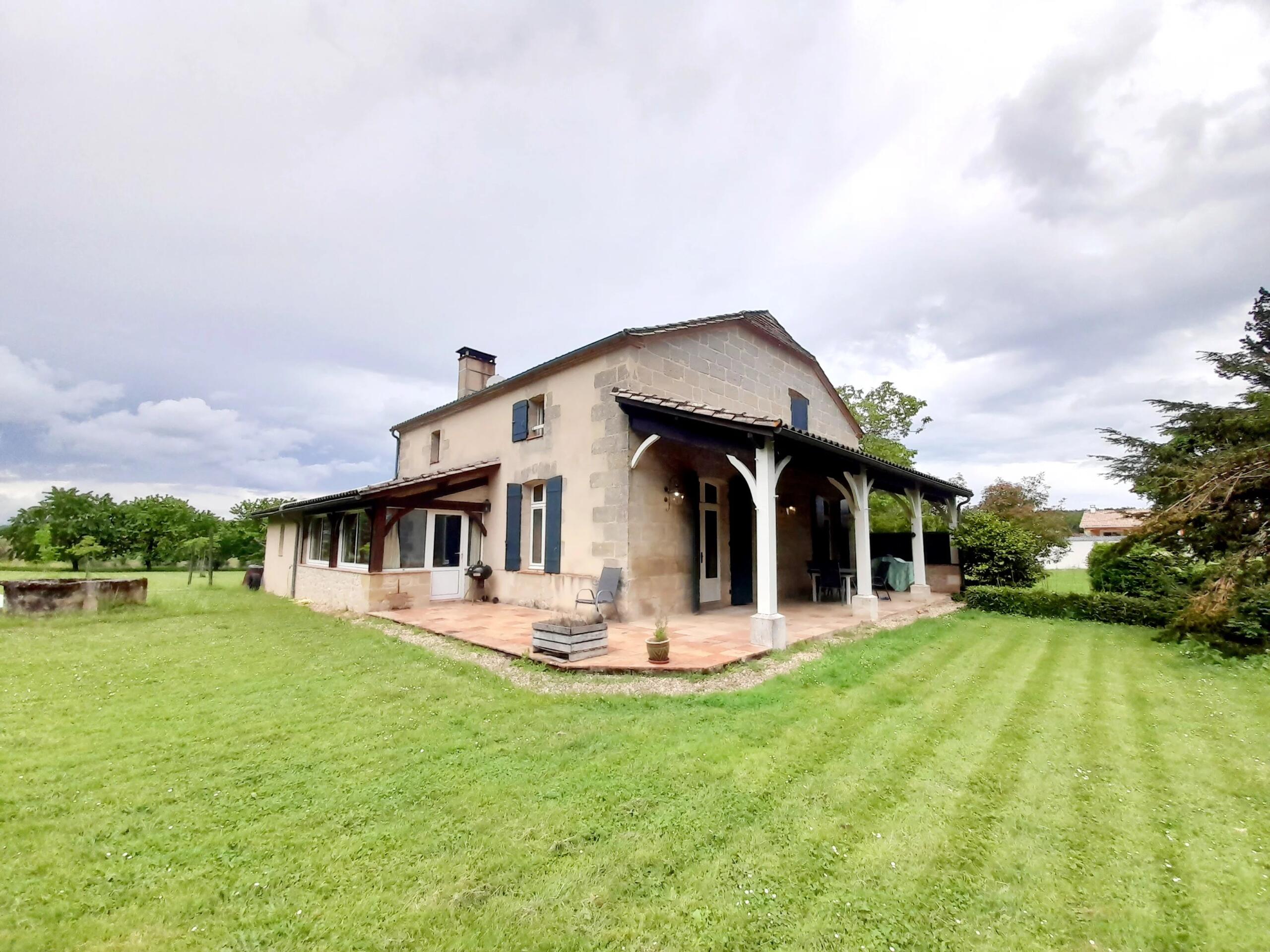 Pretty stone cottage with 4 bedrooms, a large garage and carport, Aquitaine – France – BVI85491