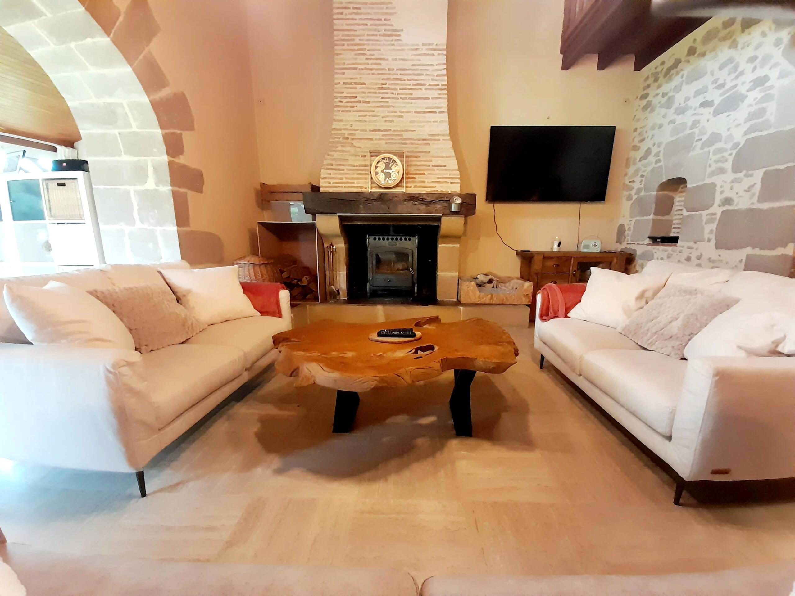 Pretty stone cottage with 4 bedrooms, a large garage and carport, Aquitaine – France – BVI85491