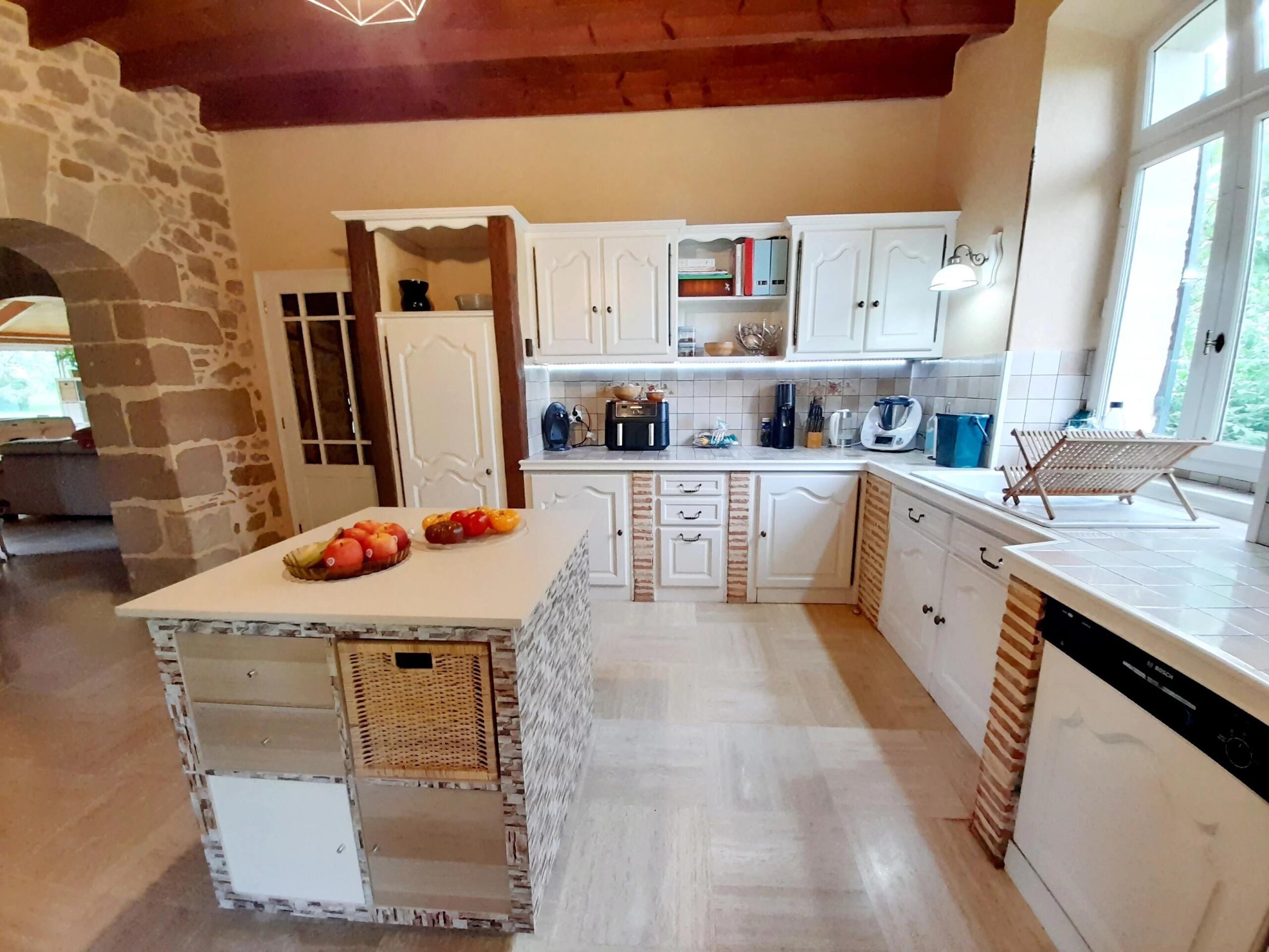 Pretty stone cottage with 4 bedrooms, a large garage and carport, Aquitaine – France – BVI85491