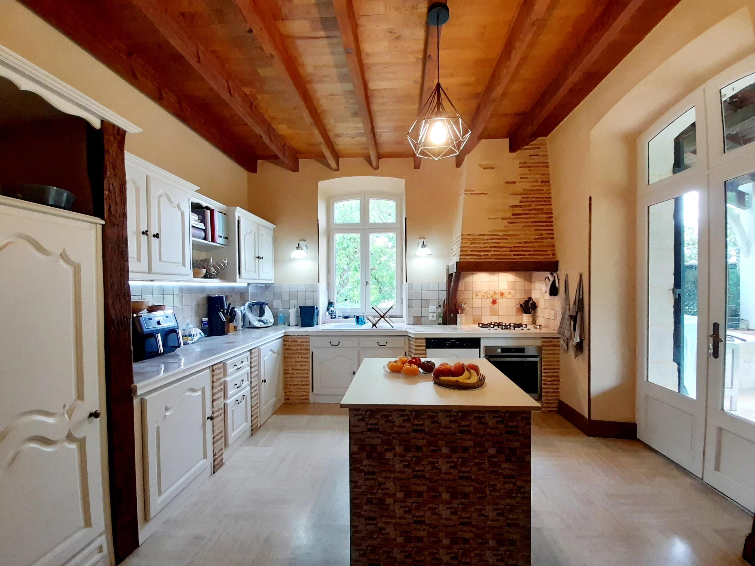 Pretty stone cottage with 4 bedrooms, a large garage and carport, Aquitaine – France – BVI85491