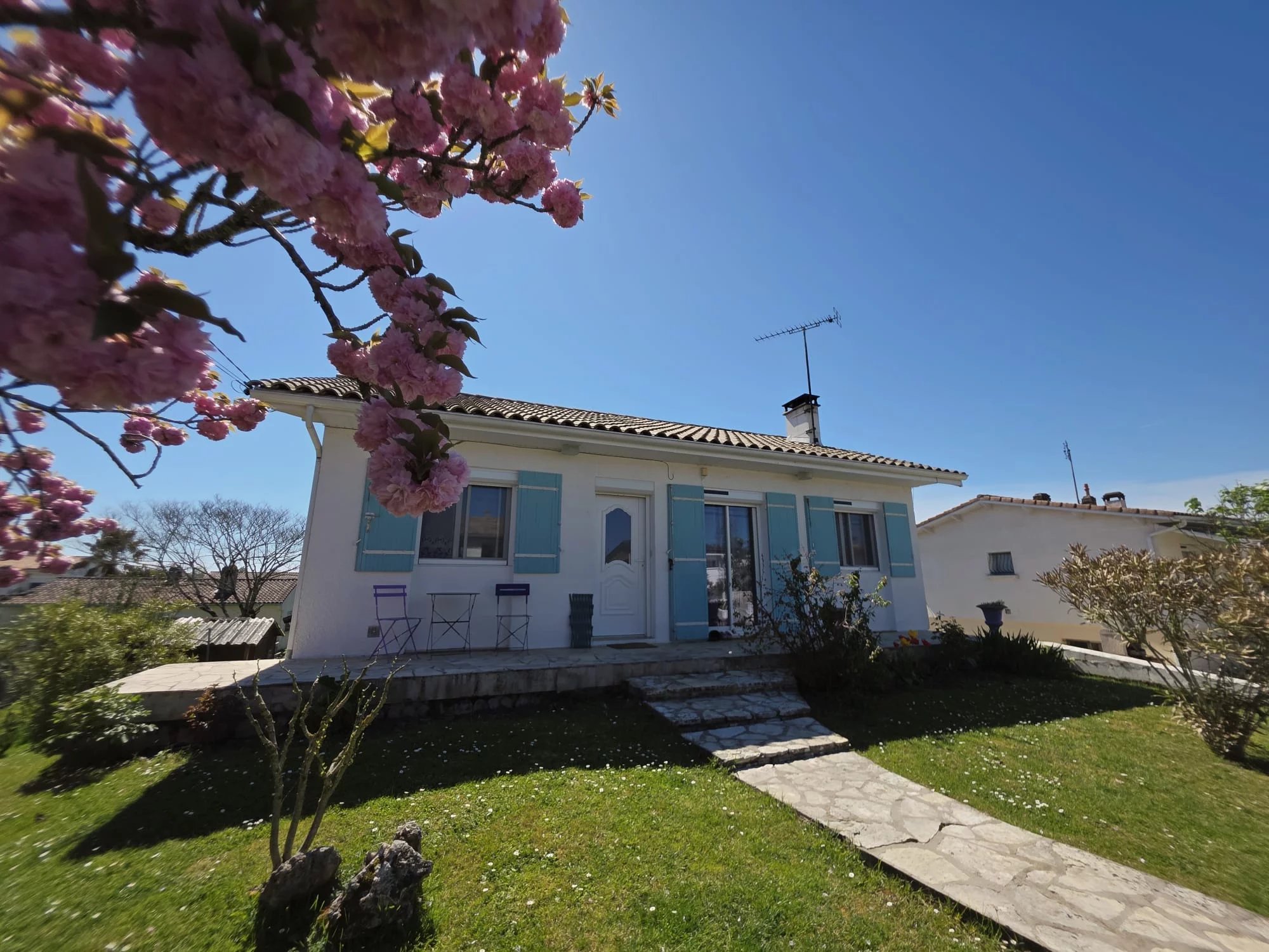 Comfortable Family Home with Versatile Living Space, Aquitaine – France – BVI85280