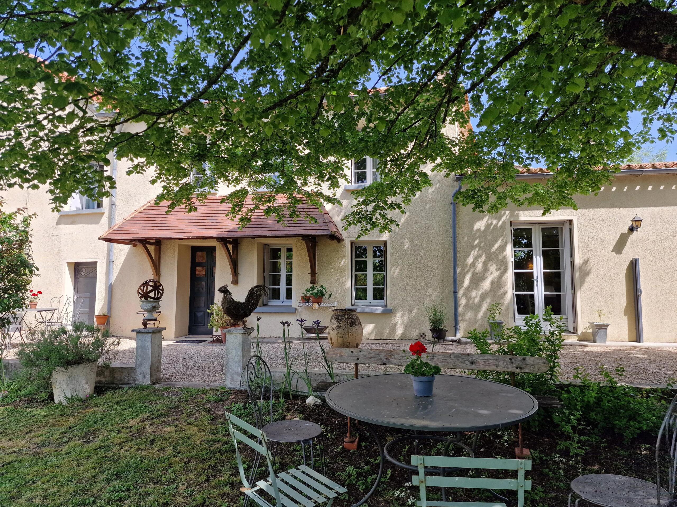 Charming 4/5 Bedroom village house with lovely garden, Aquitaine – France – BVI85477