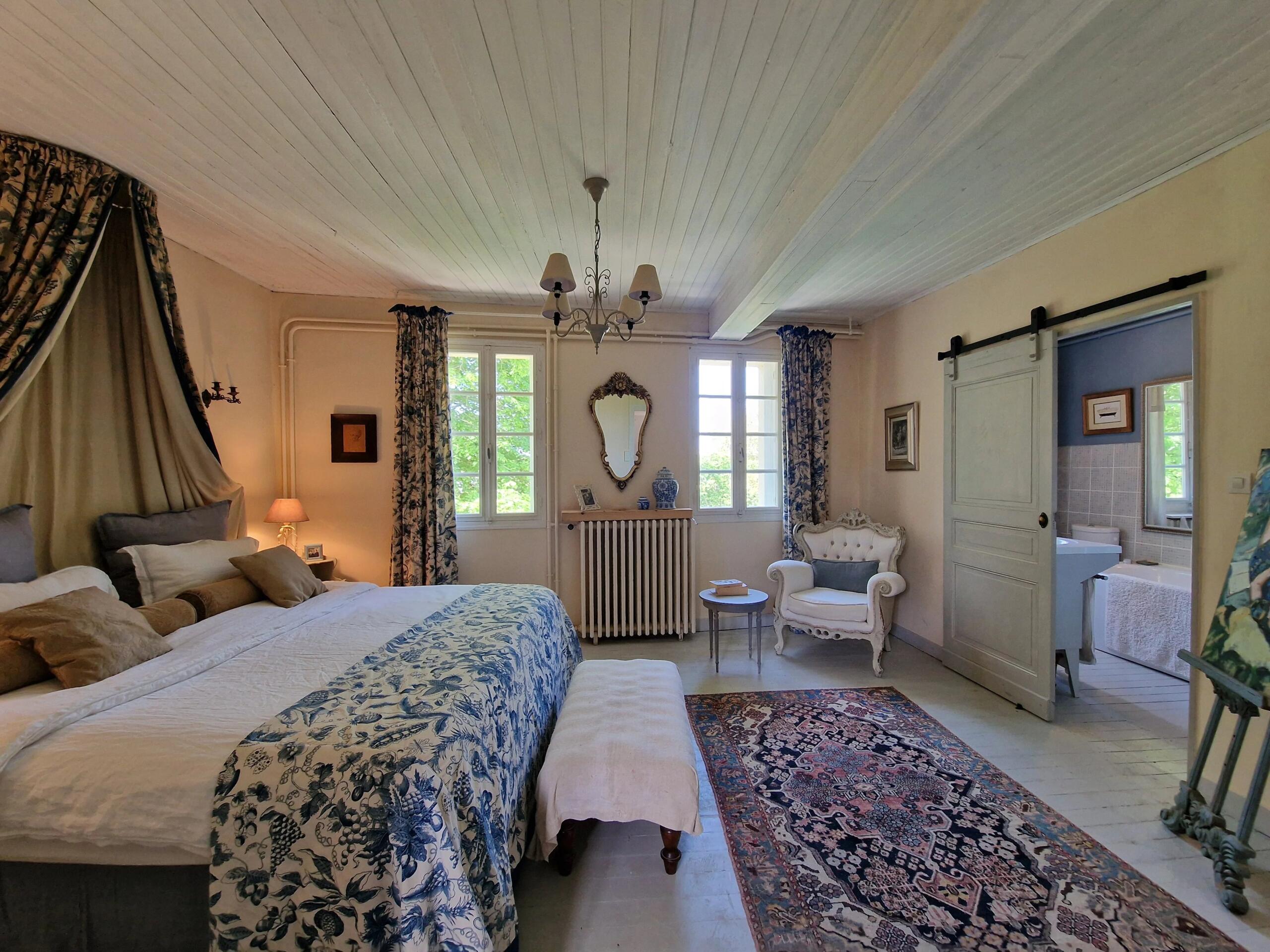 Charming 4/5 Bedroom village house with lovely garden, Aquitaine – France – BVI85477