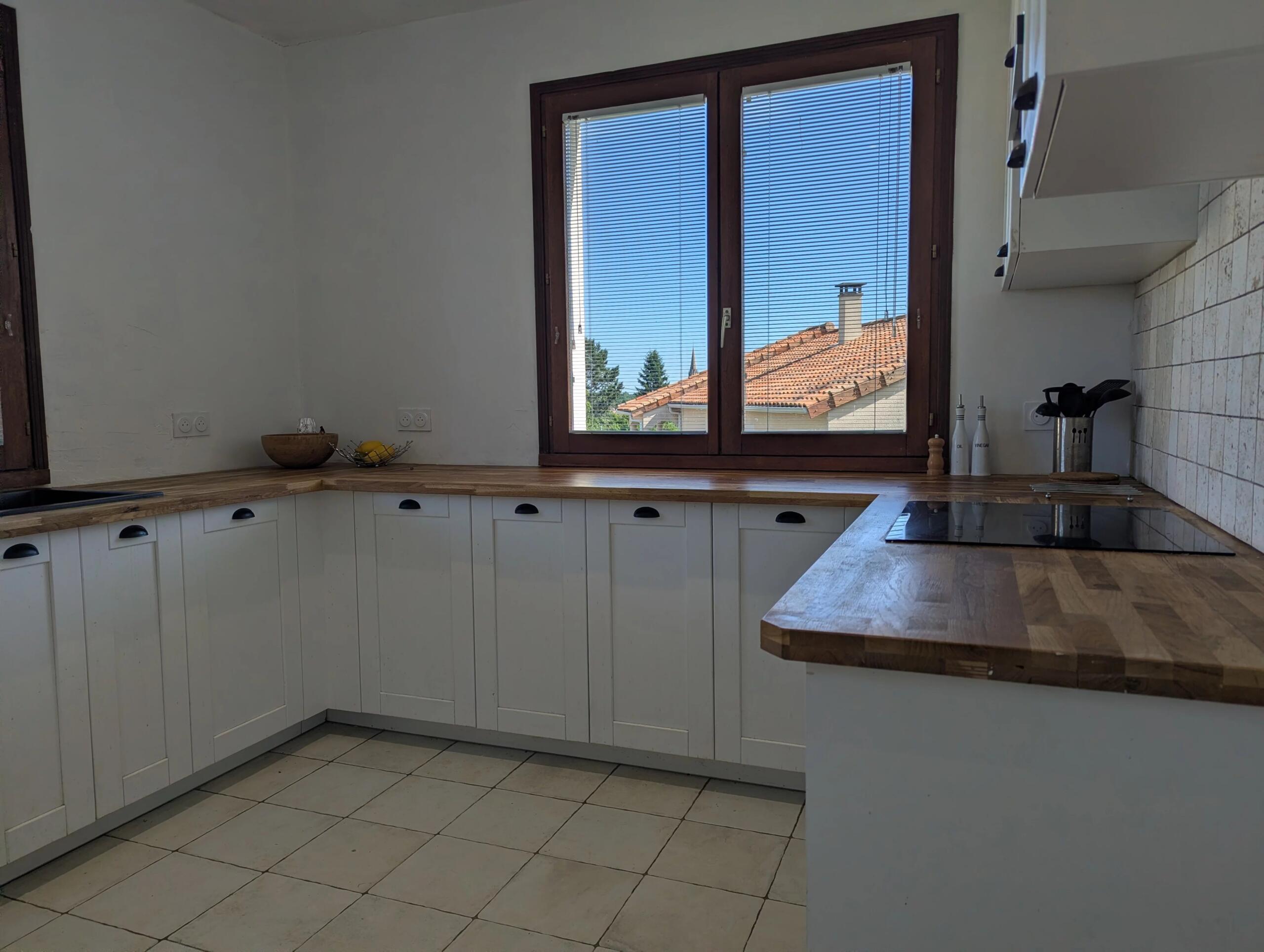 Great location – 2 bedroom property walking distance from Montmorillon, Poitou-Charentes – France – BVI84860