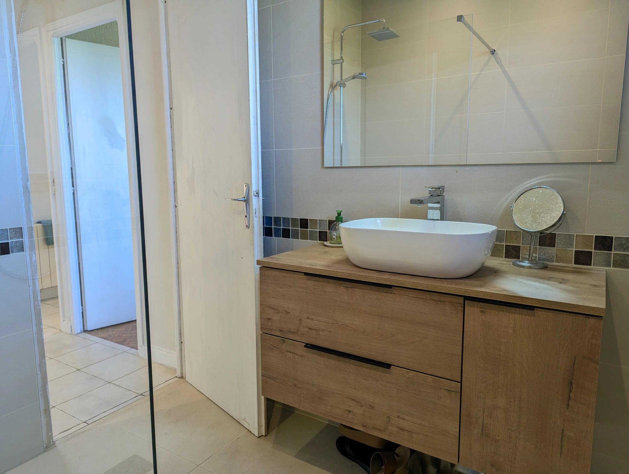 Great location – 2 bedroom property walking distance from Montmorillon, Poitou-Charentes – France – BVI84860