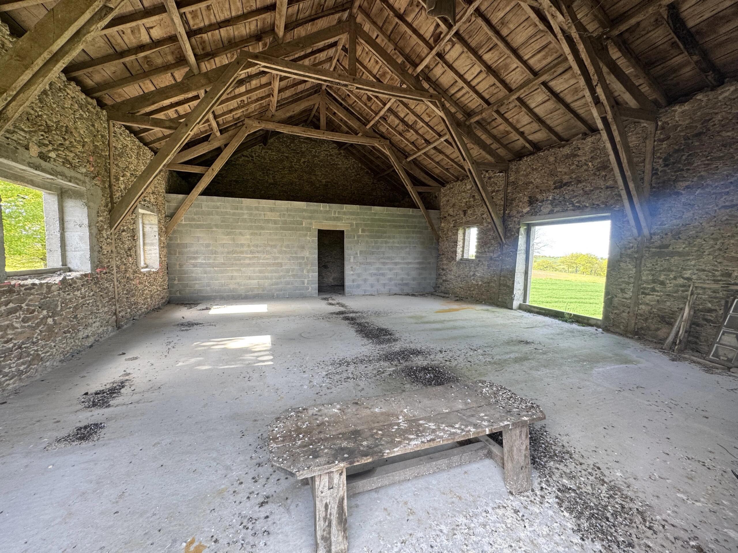 Former Farm Property to Renovate with 4.28 Hectares near Rieupeyroux, Midi-Pyrénées – France – BVI85455