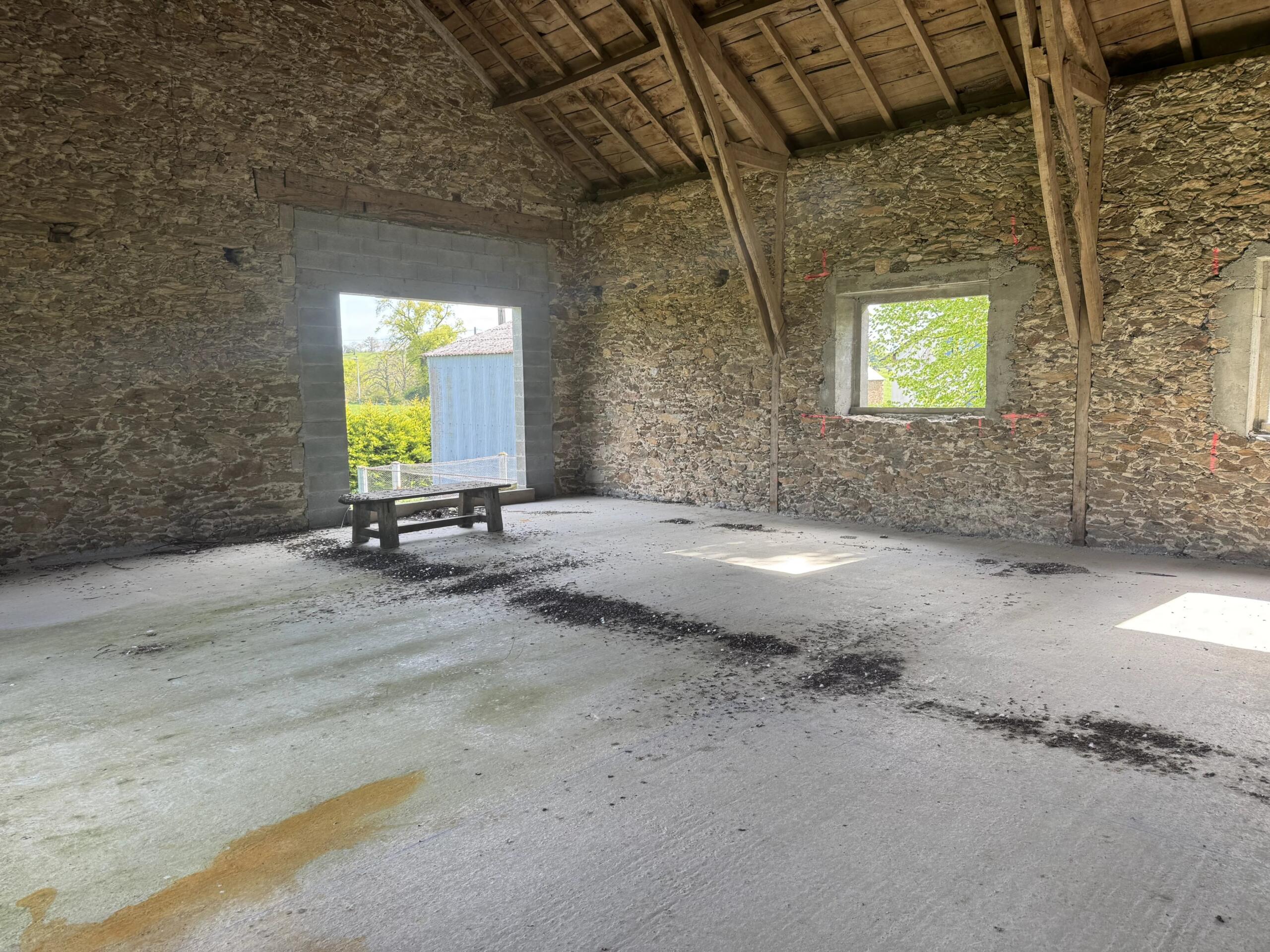 Former Farm Property to Renovate with 4.28 Hectares near Rieupeyroux, Midi-Pyrénées – France – BVI85455