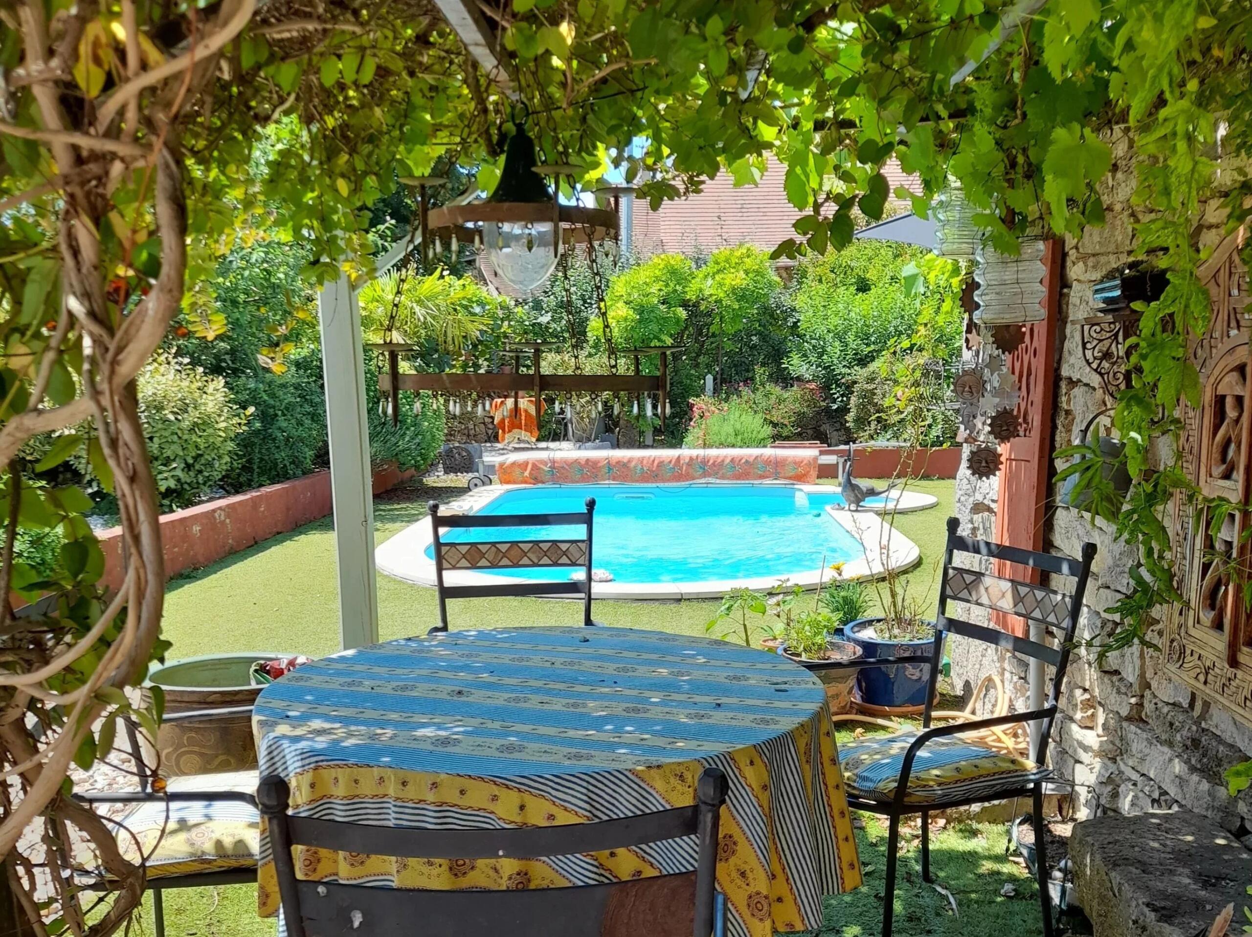 Sector Villeneuve, Aveyron: Charming detached house with guest annex and swimming pool, Midi-Pyrénées – France – BVI85149