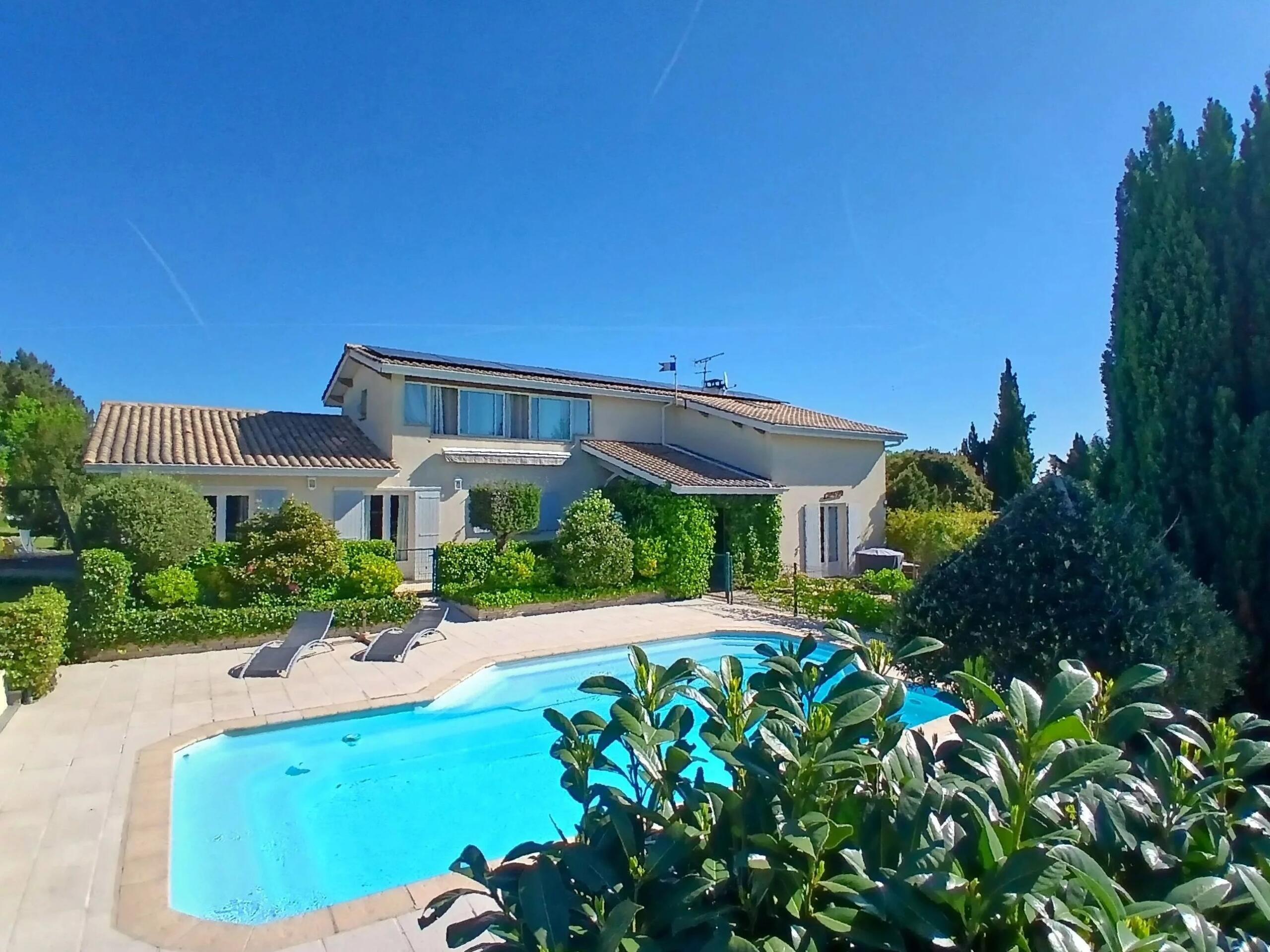 Modern villa with swimming pool, jacuzzi and sauna, Poitou-Charentes – France – BVI85038