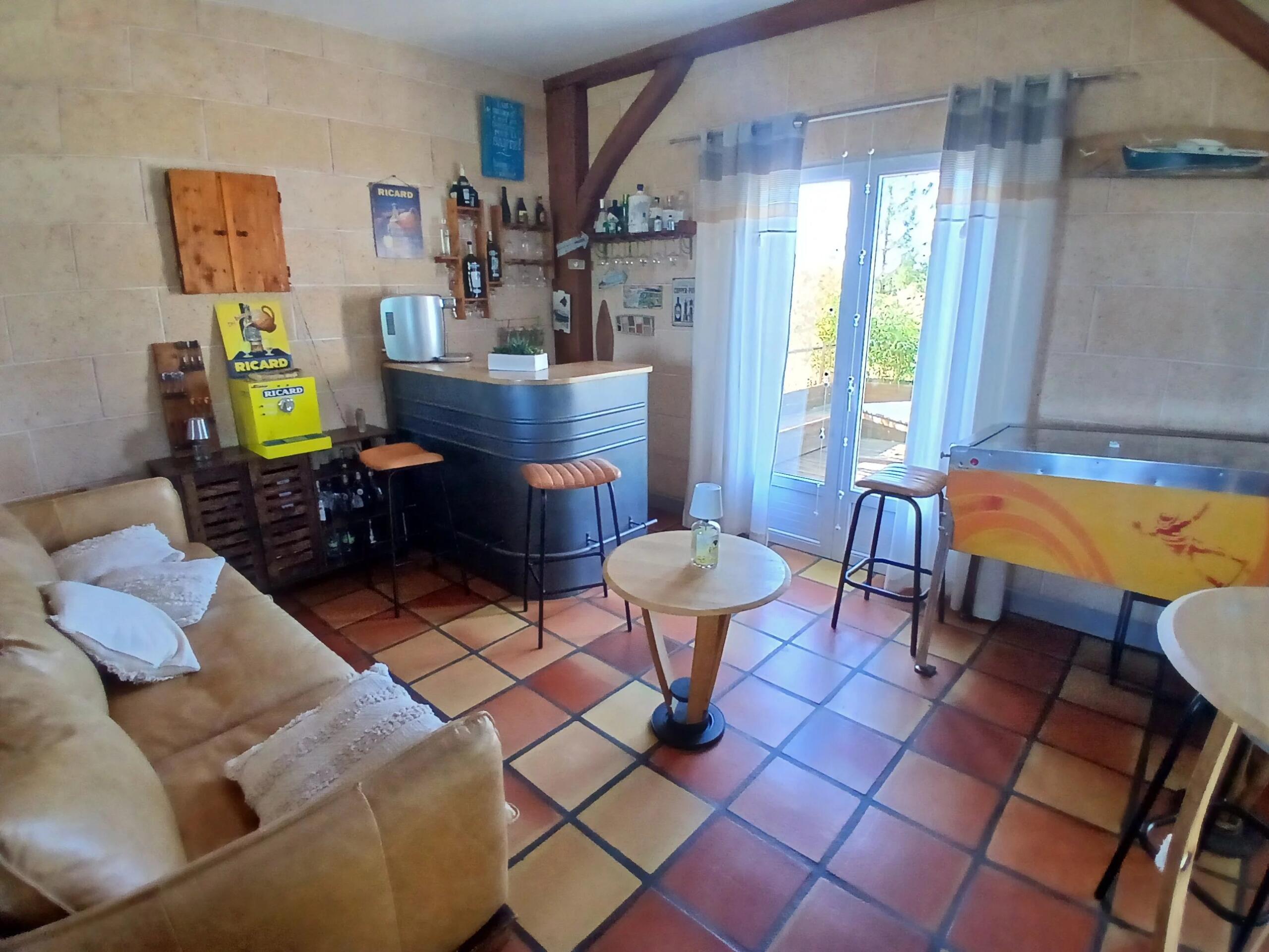 Modern villa with swimming pool, jacuzzi and sauna, Poitou-Charentes – France – BVI85038