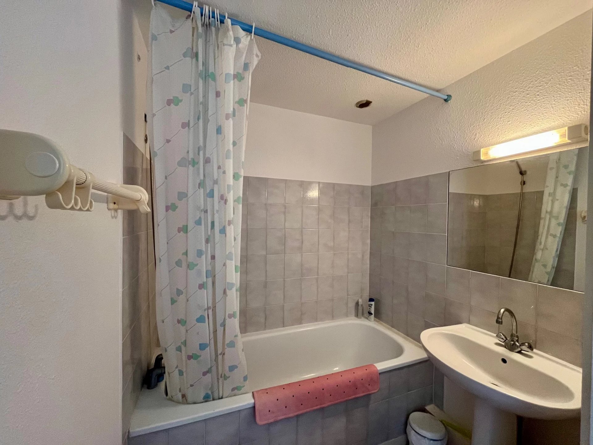 Ideal lock up and leave 2-bed property in a lovely green setting!, Aquitaine – France – BVI79686
