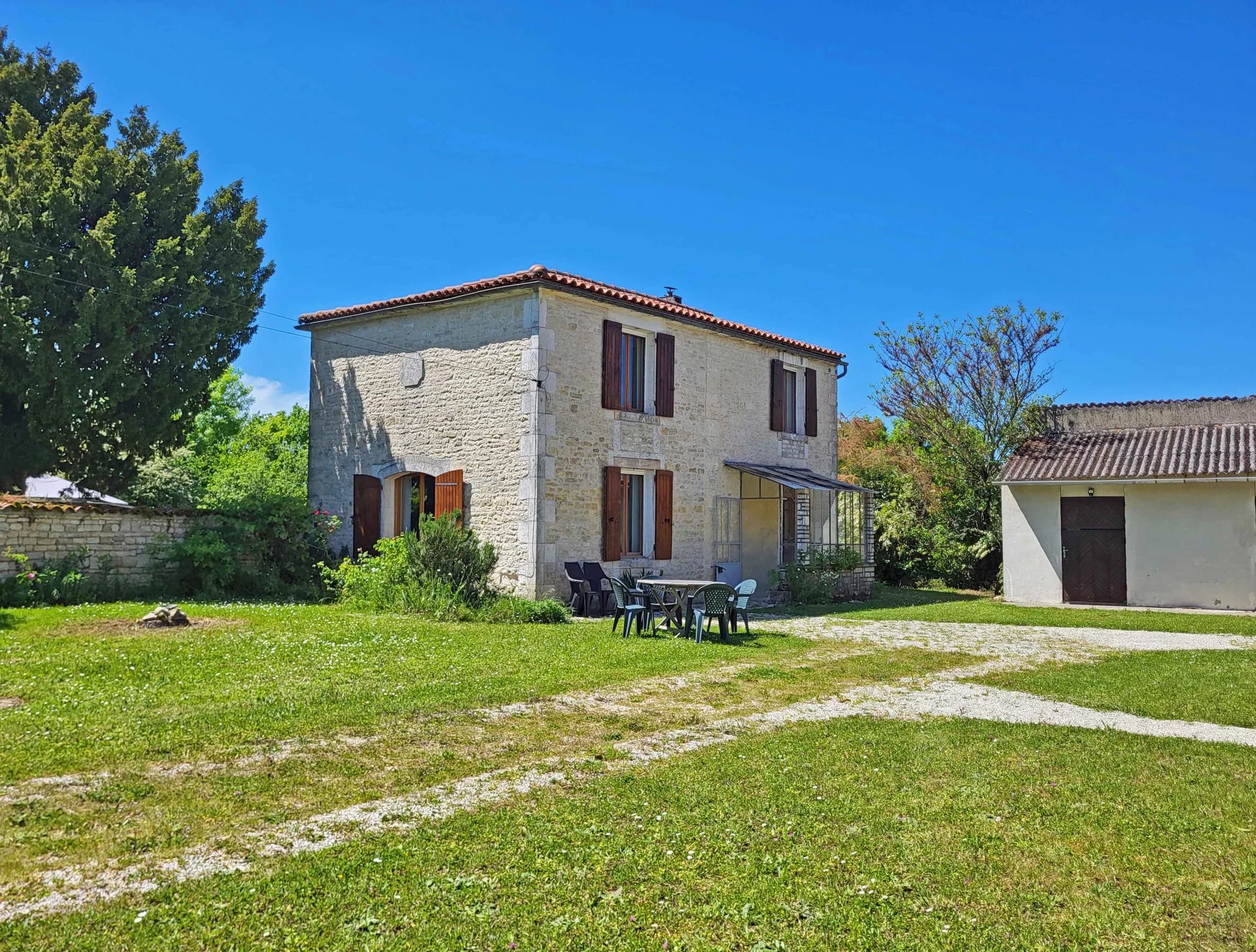 Two charming stone cottages with local amenities and potential for  development, Poitou-Charentes – France – BVI77819