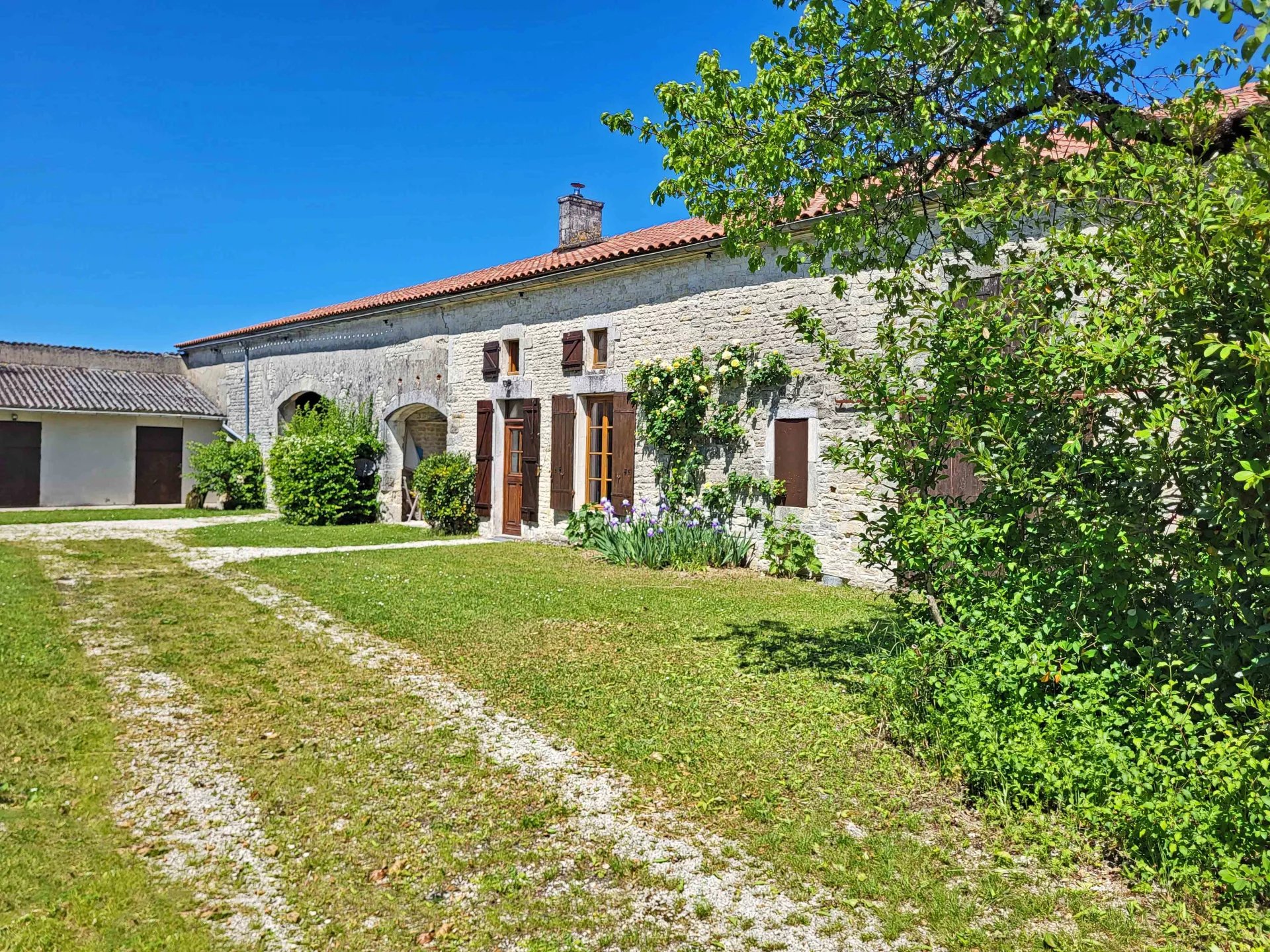 Two charming stone cottages with local amenities and potential for  development, Poitou-Charentes – France – BVI77819