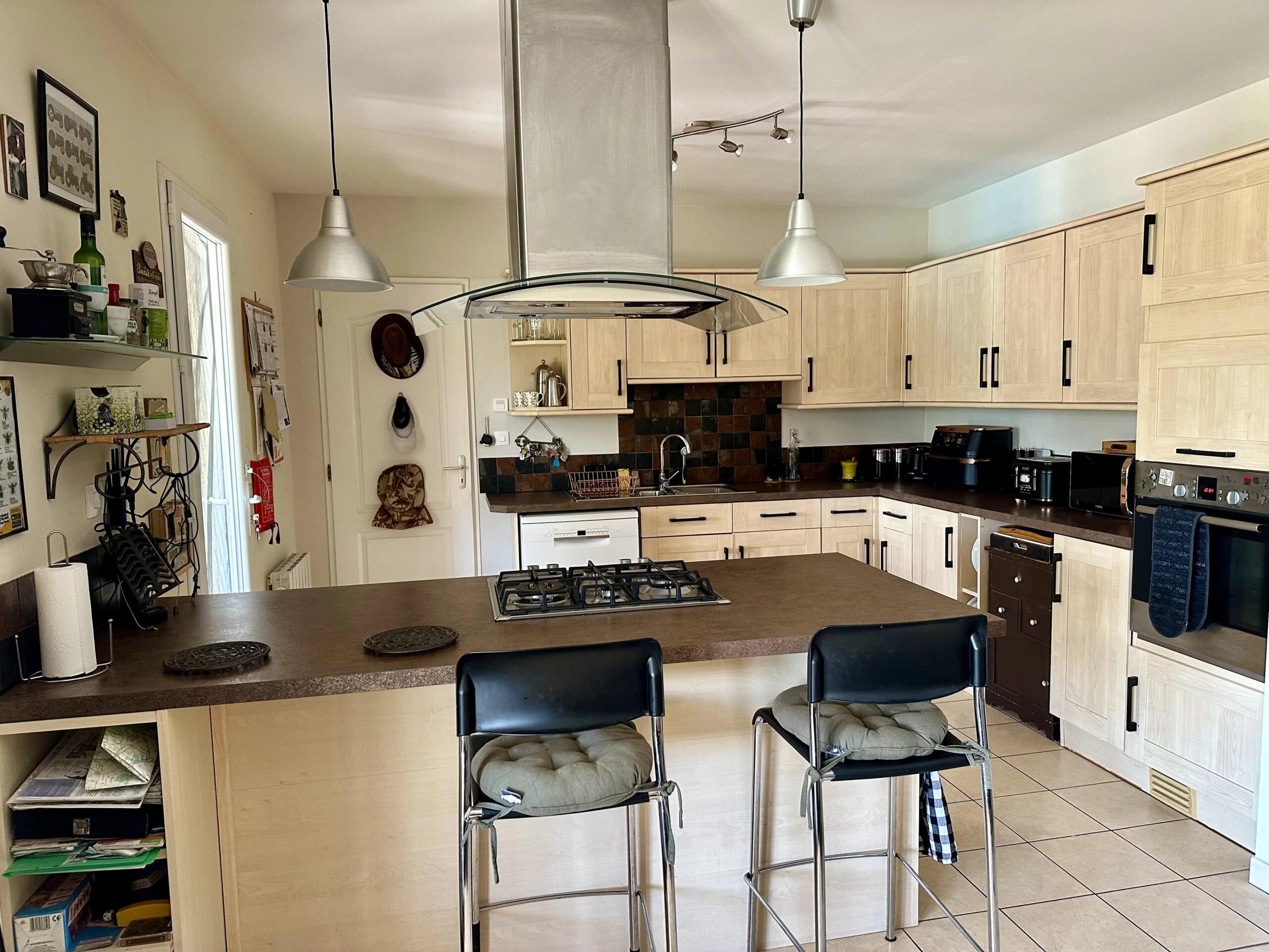 Modern Home with large garden and swimming pool, Aquitaine – France – BVI85307