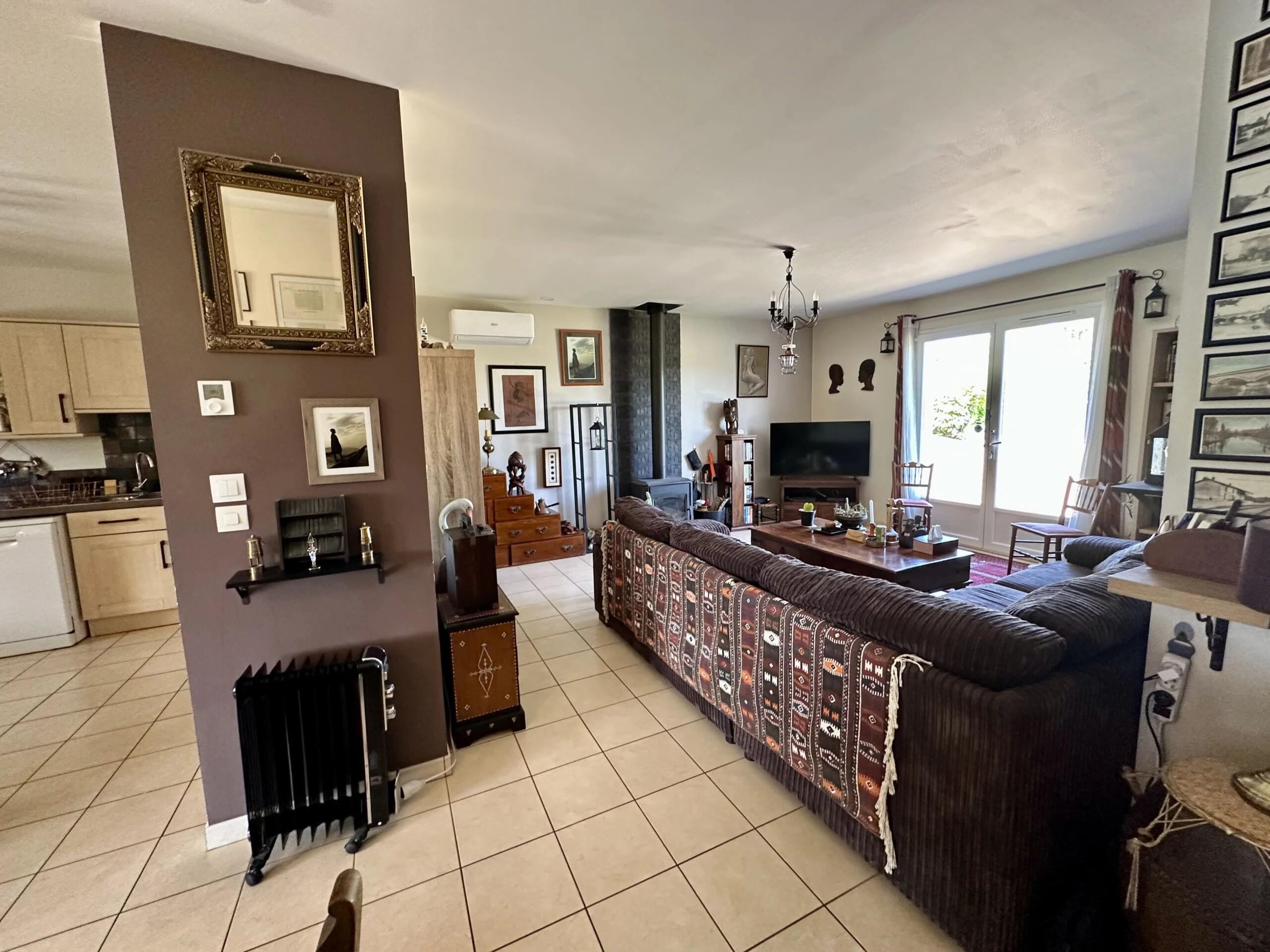Modern Home with large garden and swimming pool, Aquitaine – France – BVI85307
