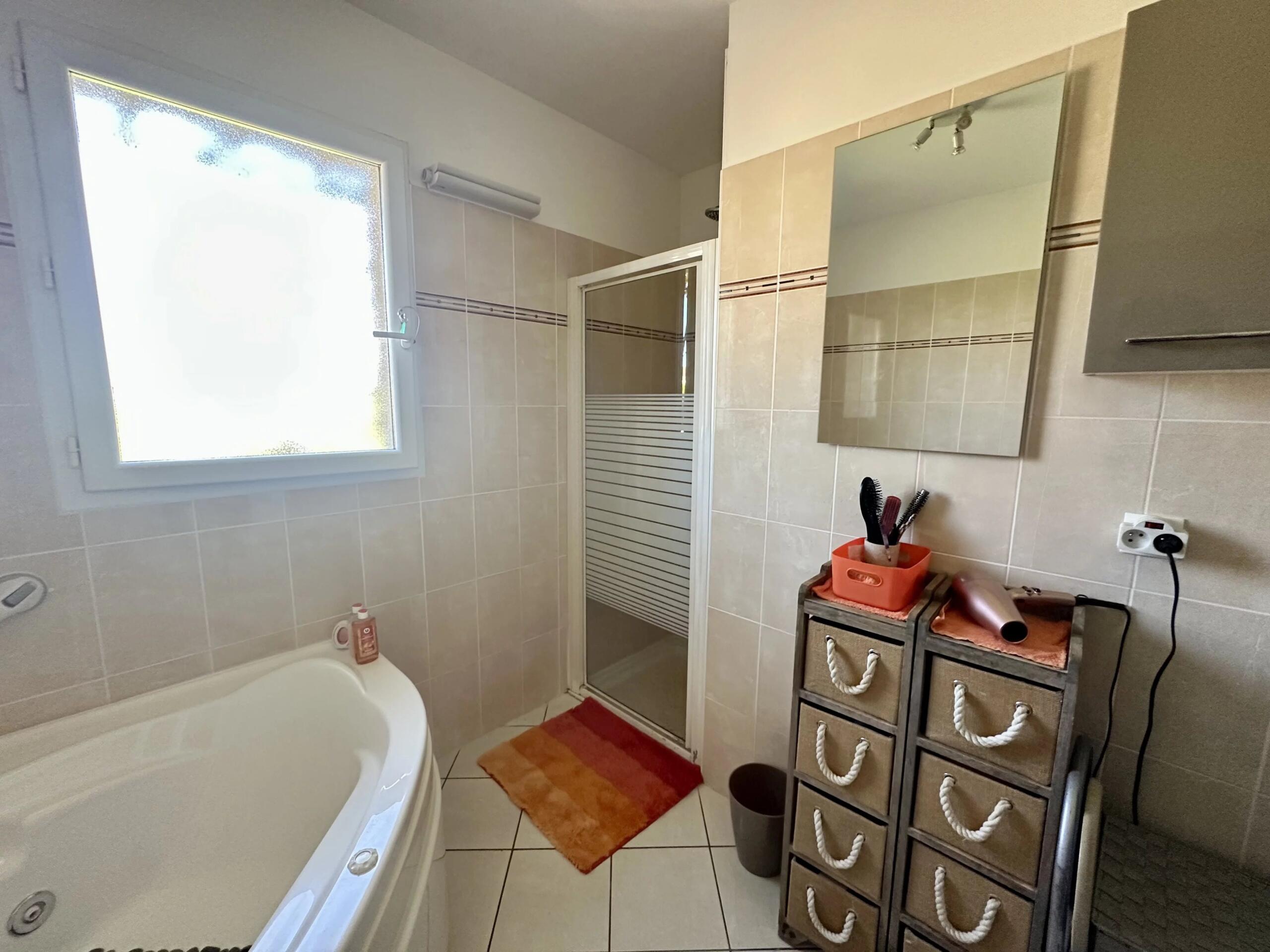 Modern Home with large garden and swimming pool, Aquitaine – France – BVI85307