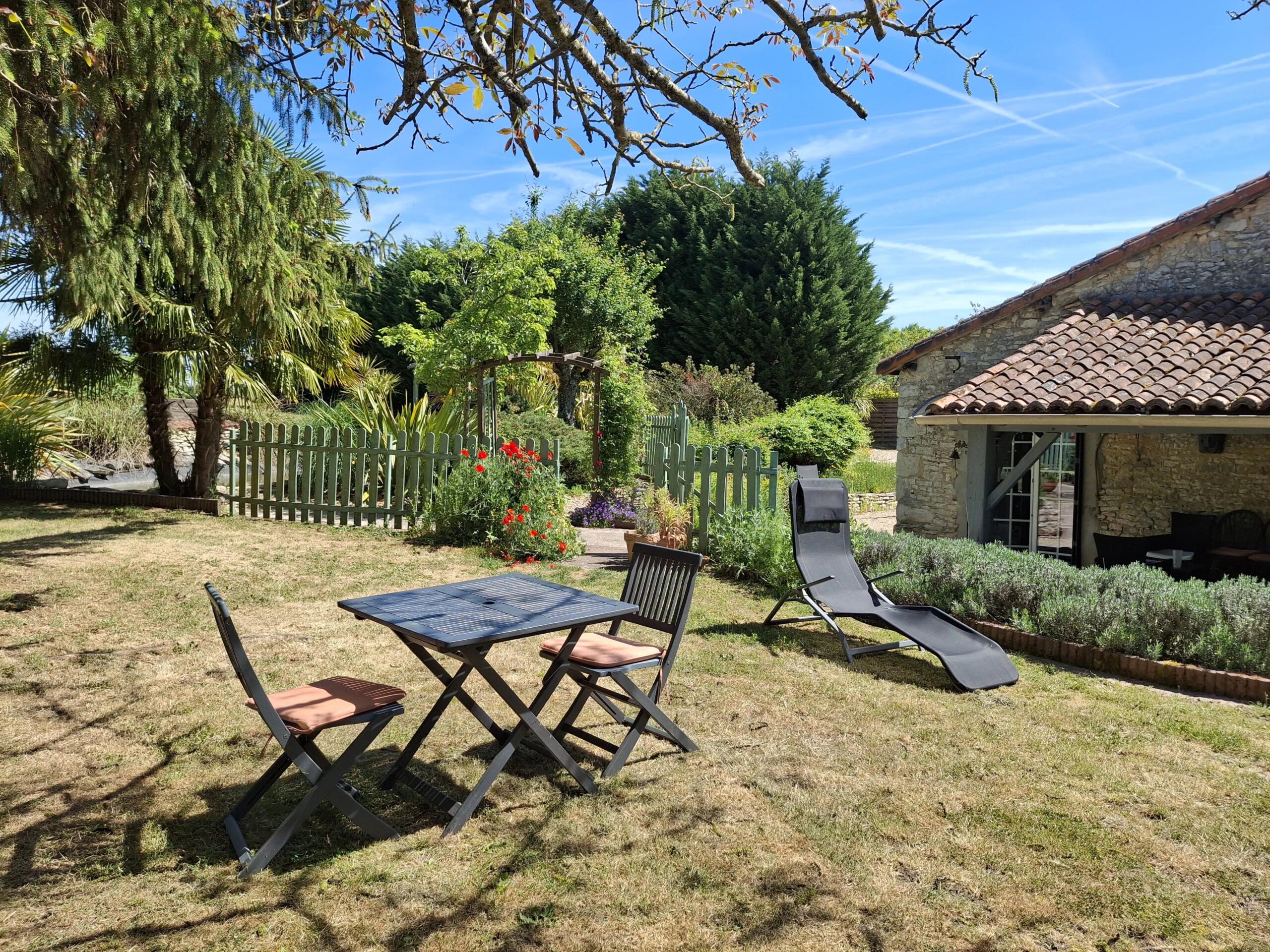 Beautifully presented single storey house with potential to earn income, Poitou-Charentes – France – BVI85527