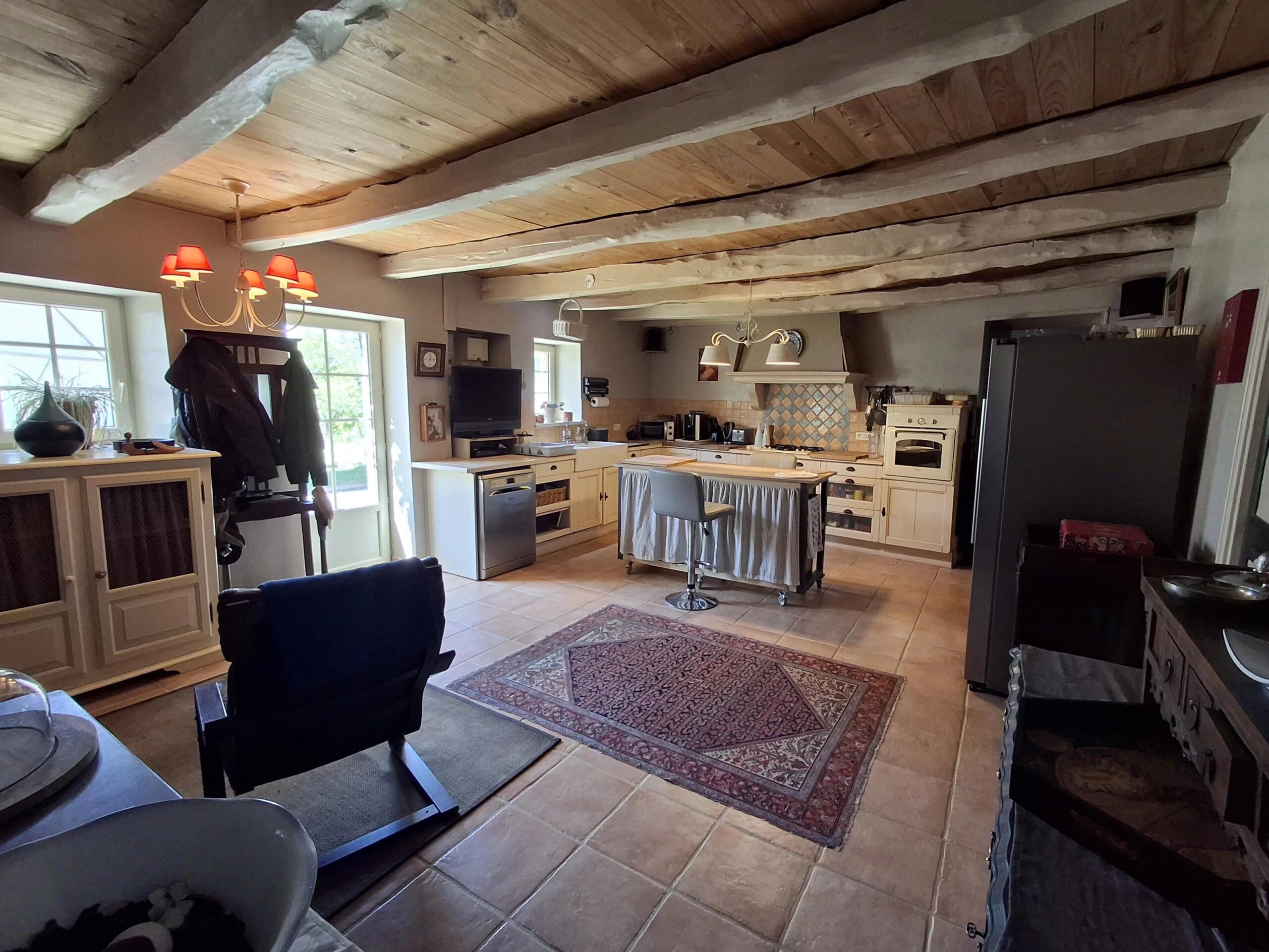 Beautifully presented single storey house with potential to earn income, Poitou-Charentes – France – BVI85527