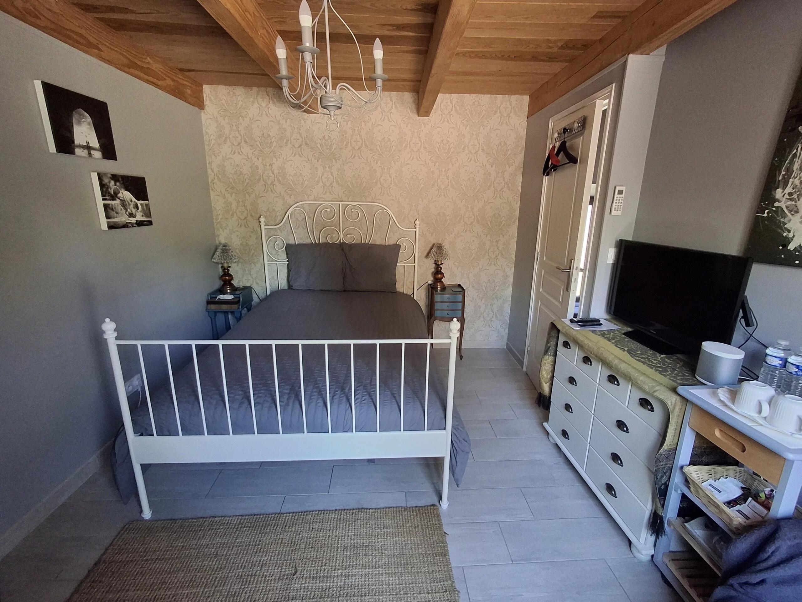 Beautifully presented single storey house with potential to earn income, Poitou-Charentes – France – BVI85527